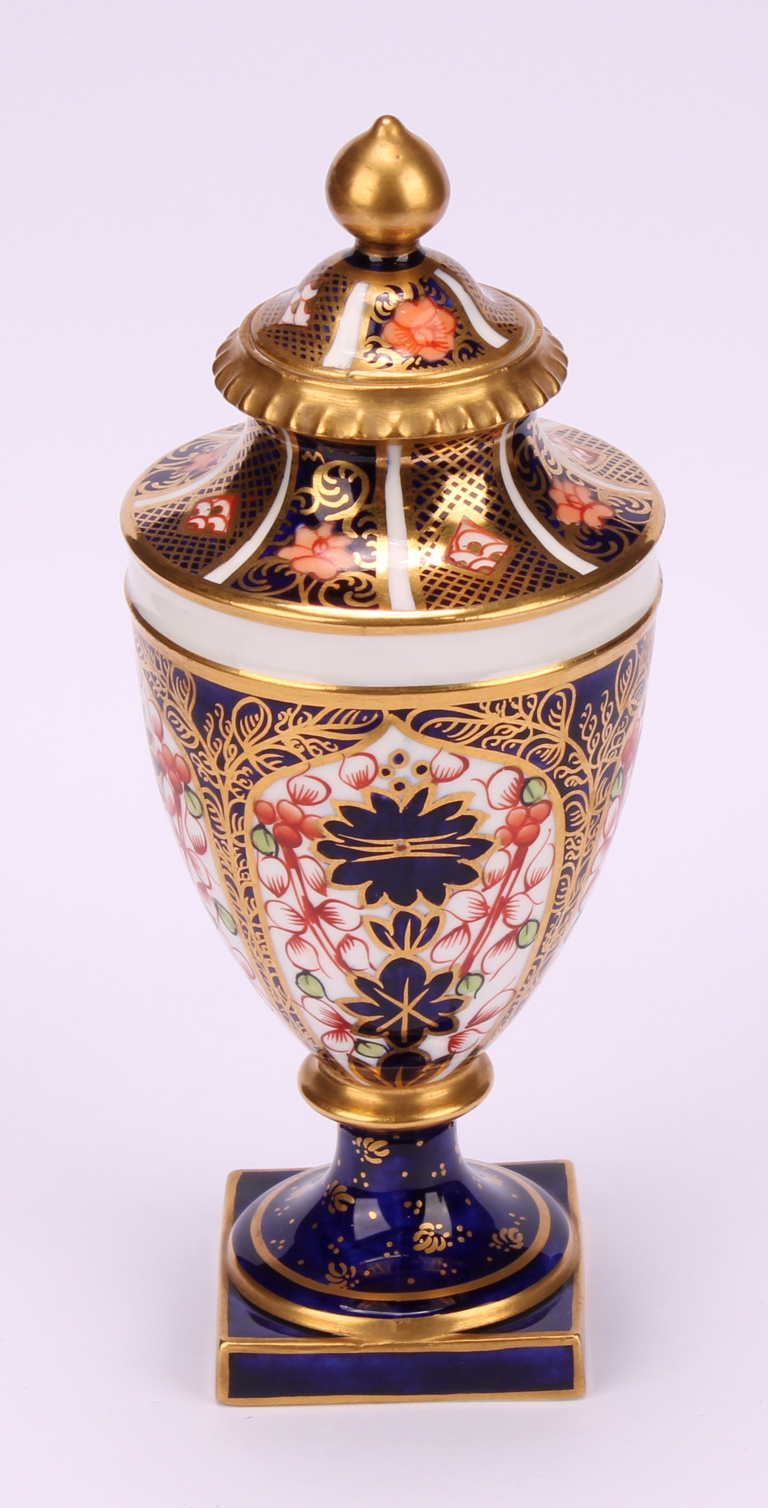 A near pair of Royal Crown Derby 1128 Imari pattern ovoid pedestal vases, domed covers, gilt - Image 3 of 10