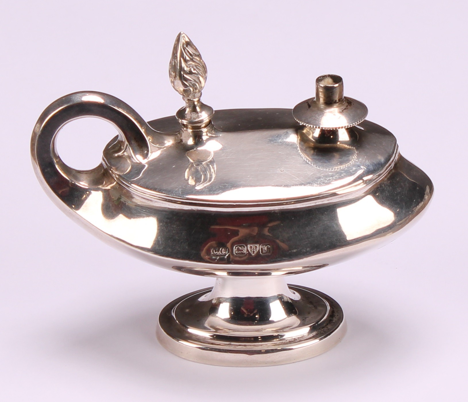 A George V silver cigar lighter, after a lamp from Classical antiquity, domed base, loop handle, 9cm - Image 2 of 6