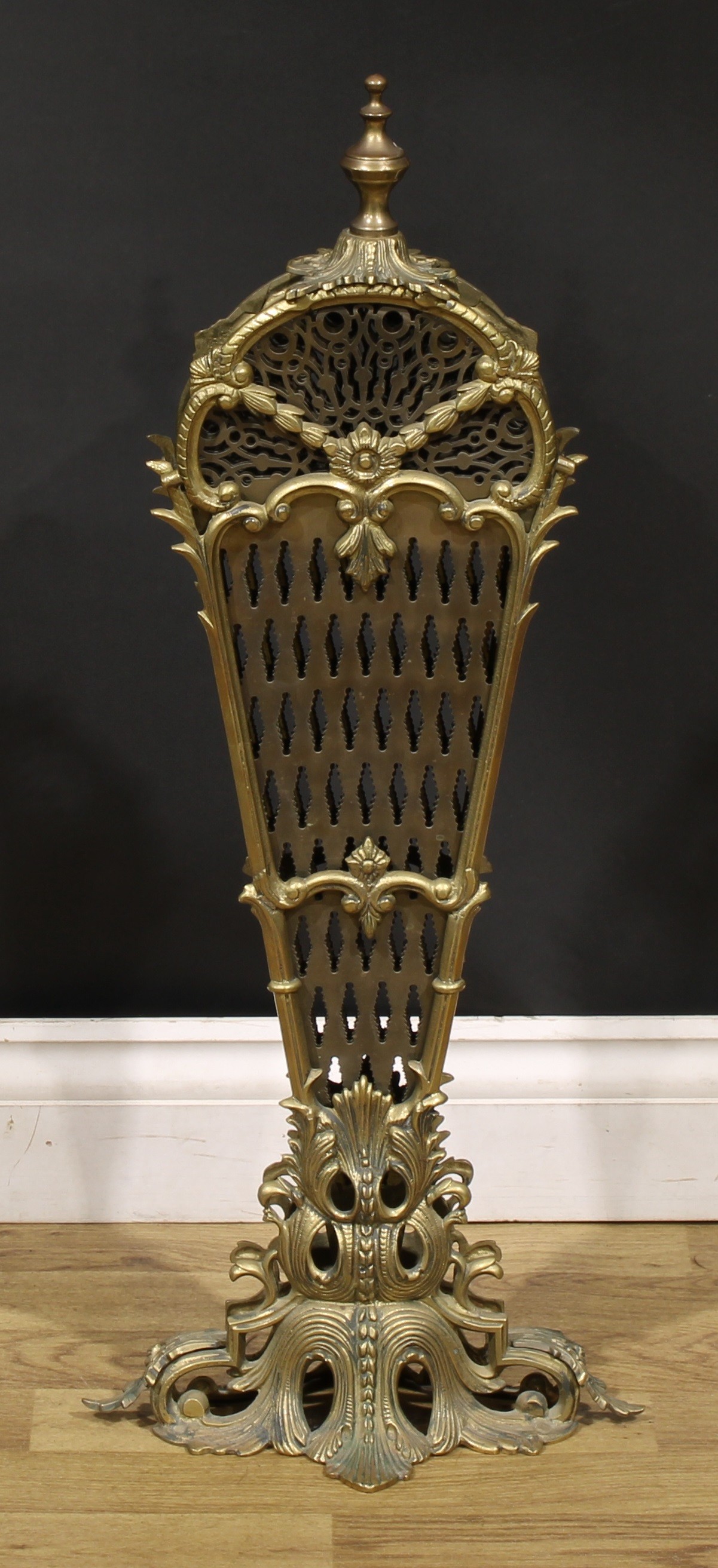 A Louis XV style gilt metal fan fire guard, pierced and cast with leafy scrolls, 75cm high, 109cm - Image 2 of 3