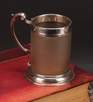 A Victorian silver mounted frosted glass beer mug, acanthus-capped double-scroll handle, skirted