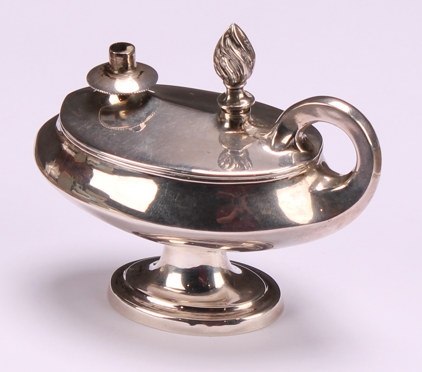 A George V silver cigar lighter, after a lamp from Classical antiquity, domed base, loop handle, 9cm - Image 5 of 6