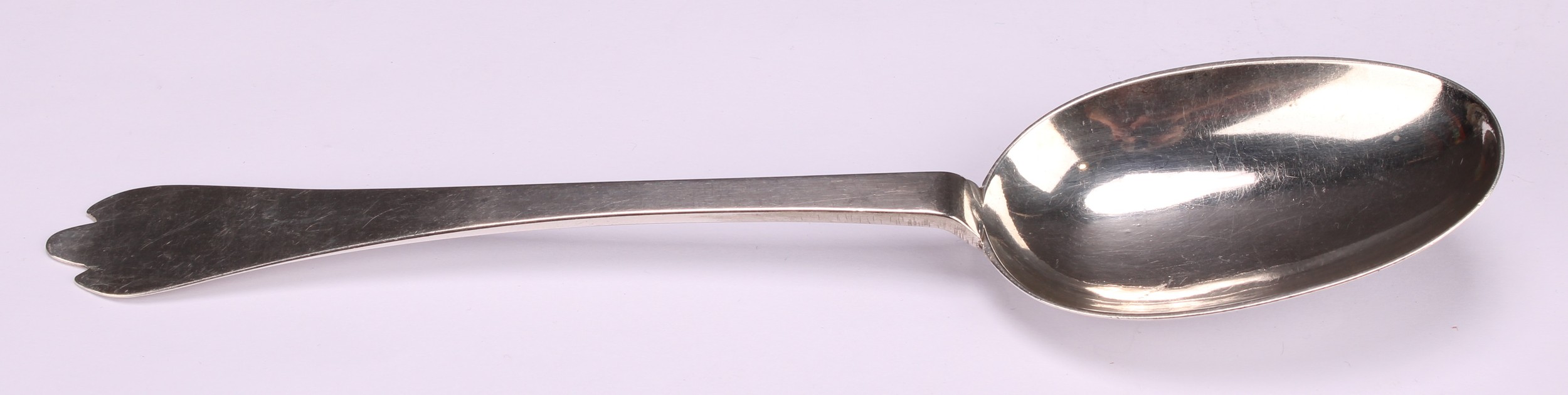 A Queen Anne Britannia silver Trefid pattern spoon, beaded rat tail bowl, 20cm long, Lawrence - Image 2 of 4