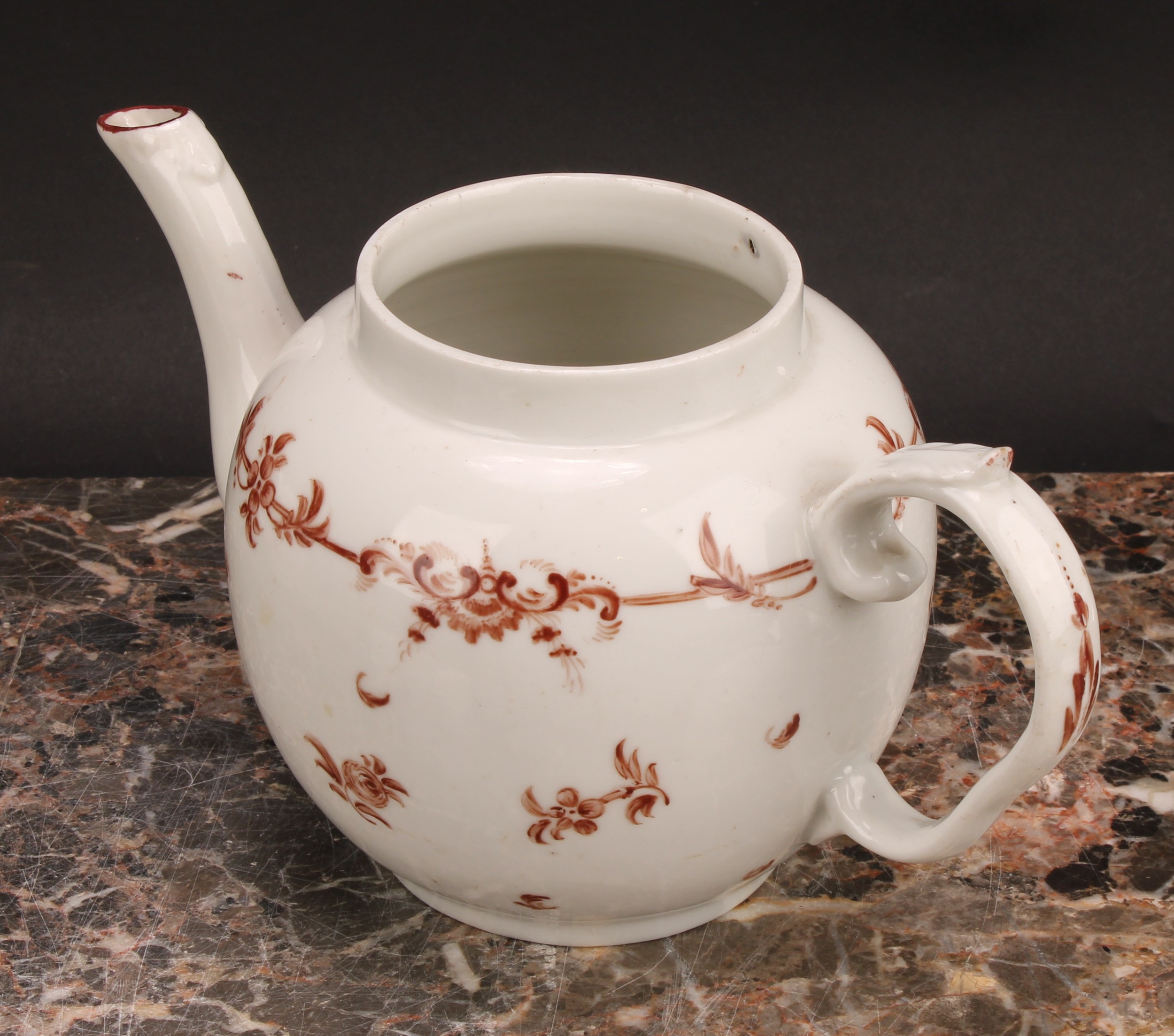A Bristol globular teapot, decorated in polychrome with Oriental figures, crowsfoot border, 10cm - Image 4 of 7