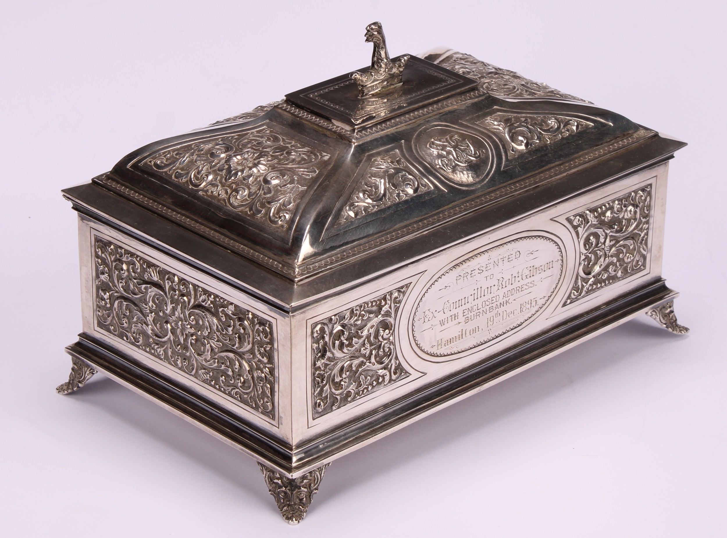 A Victorian Scottish silver rectangular freedom type casket, hinged cover with heraldic finial, - Bild 3 aus 5