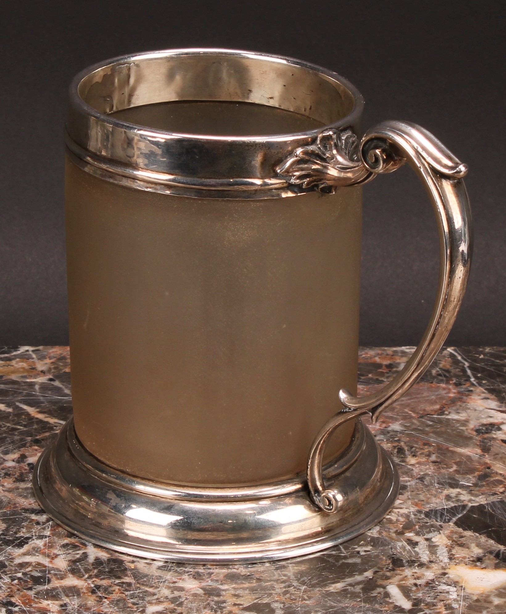 A Victorian silver mounted frosted glass beer mug, acanthus-capped double-scroll handle, skirted - Image 4 of 5