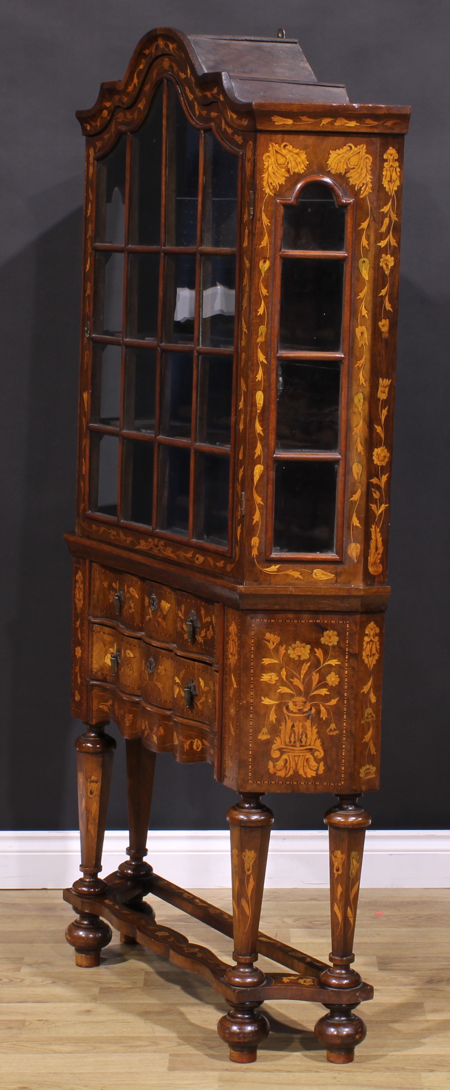 An 18th century style Dutch marquetry display cabinet, of small and neat proportions, arched cornice - Image 4 of 5