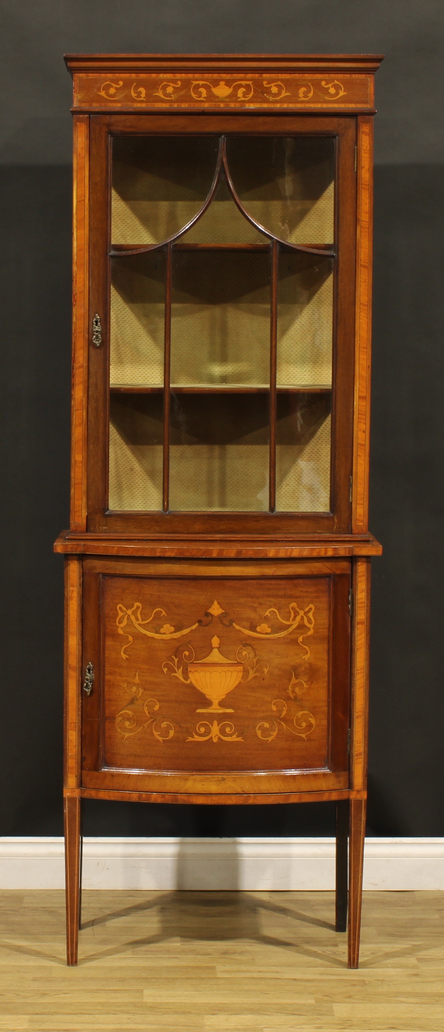 An Edwardian satinwood banded mahogany display cabinet, moulded cornice above a glazed door - Image 2 of 5
