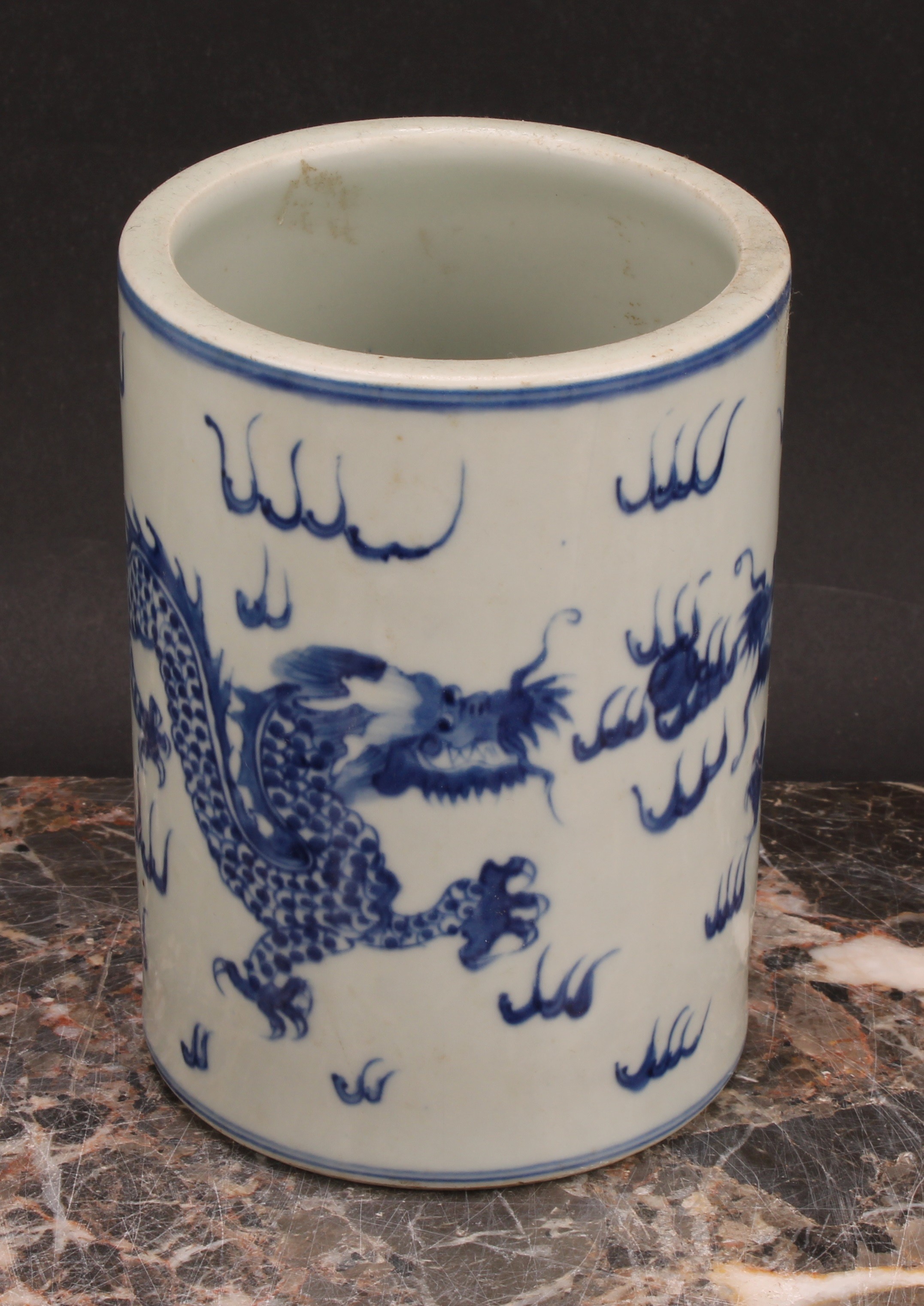 A 19th century Chinese stem cup, decorated in underglaze blue with central flowerhead and foliate - Image 5 of 7