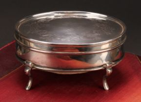 An Edwardian silver oval jewellery box, hinged cover engraved with ribbon-tied flowering swags,