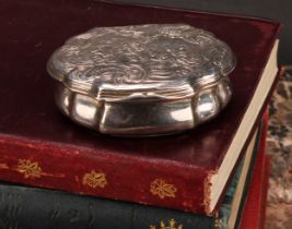 An 18th century silver shaped serpentine snuff box, chased with scenes from Classical antiquity,