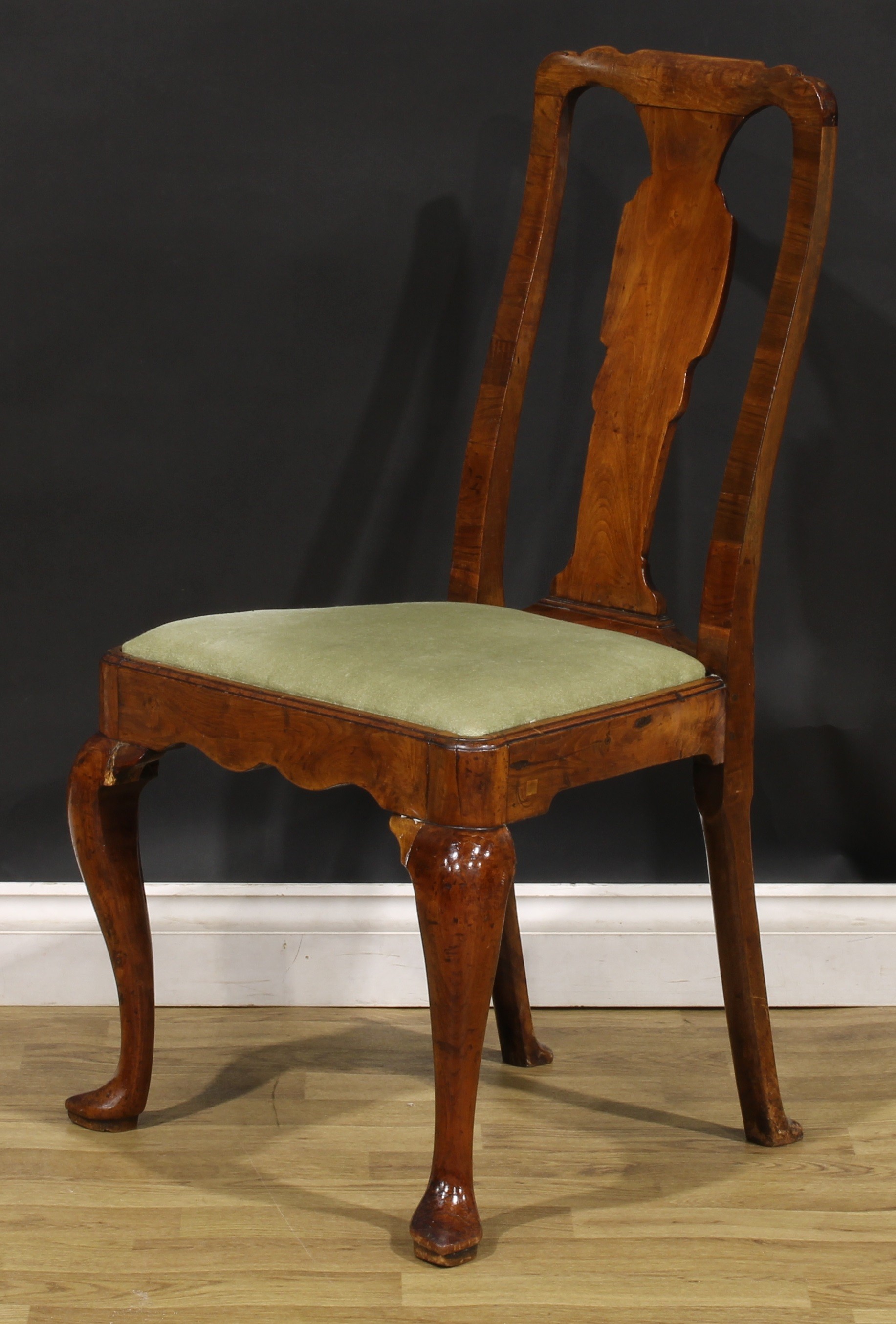 A George I walnut side chair, vasular splat, drop-in seat, cabriole legs, pointed pad feet, 96cm - Image 3 of 4