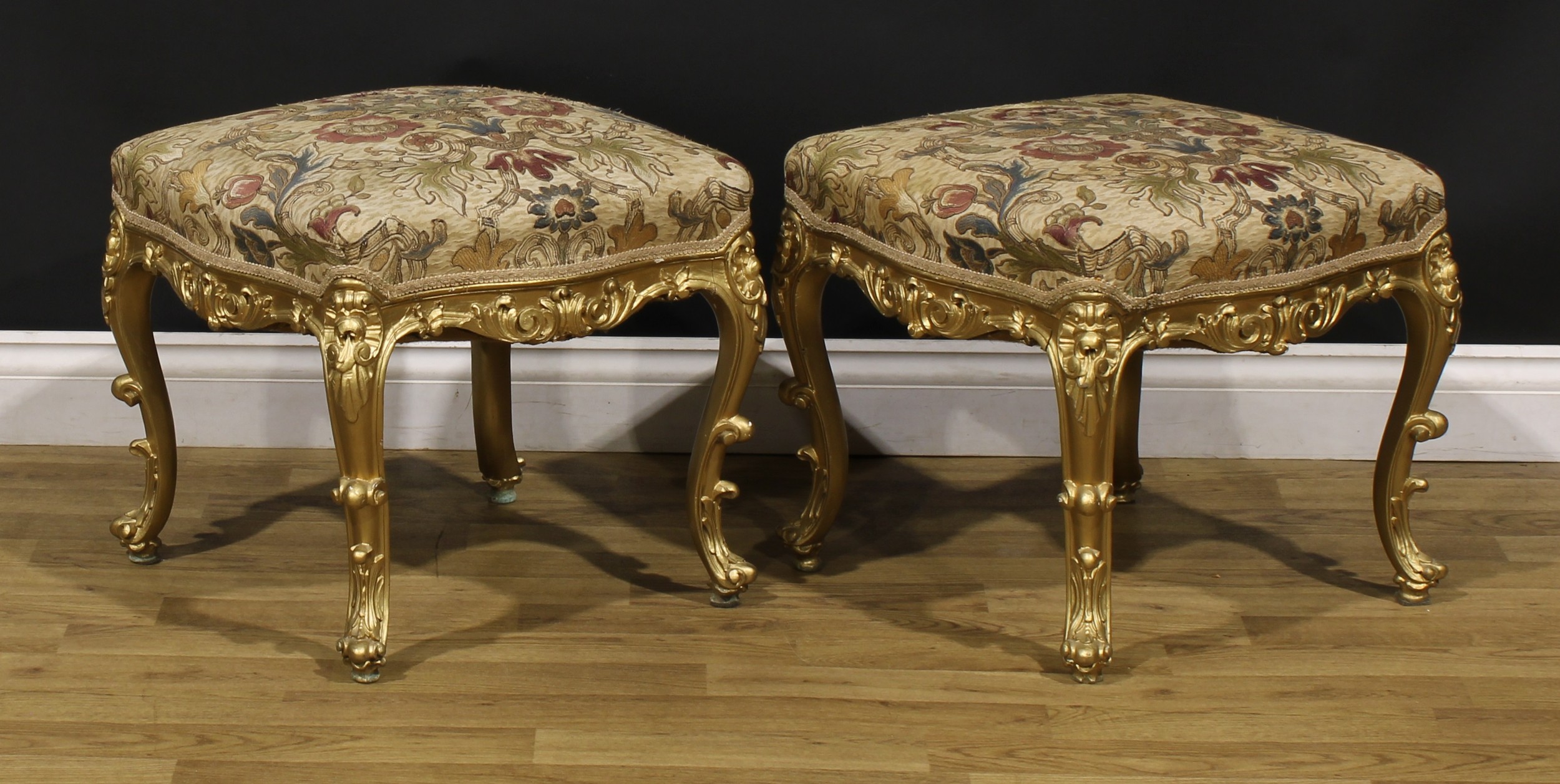 A Italian Rococo Revival giltwood drawing room suite, comprising a pair of window seats and a pair - Image 5 of 5