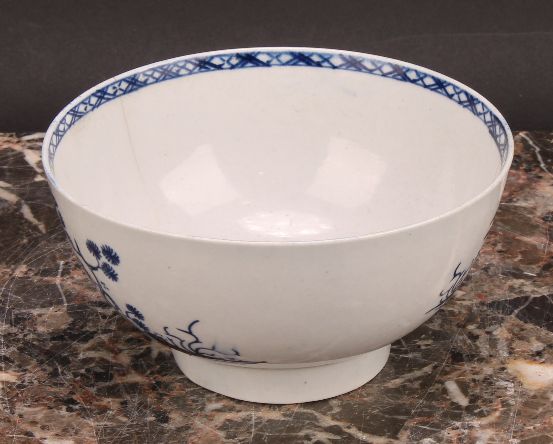A Chaffers Liverpool punch bowl, painted in Chinoiserie style in underglaze blue, with a - Image 9 of 11