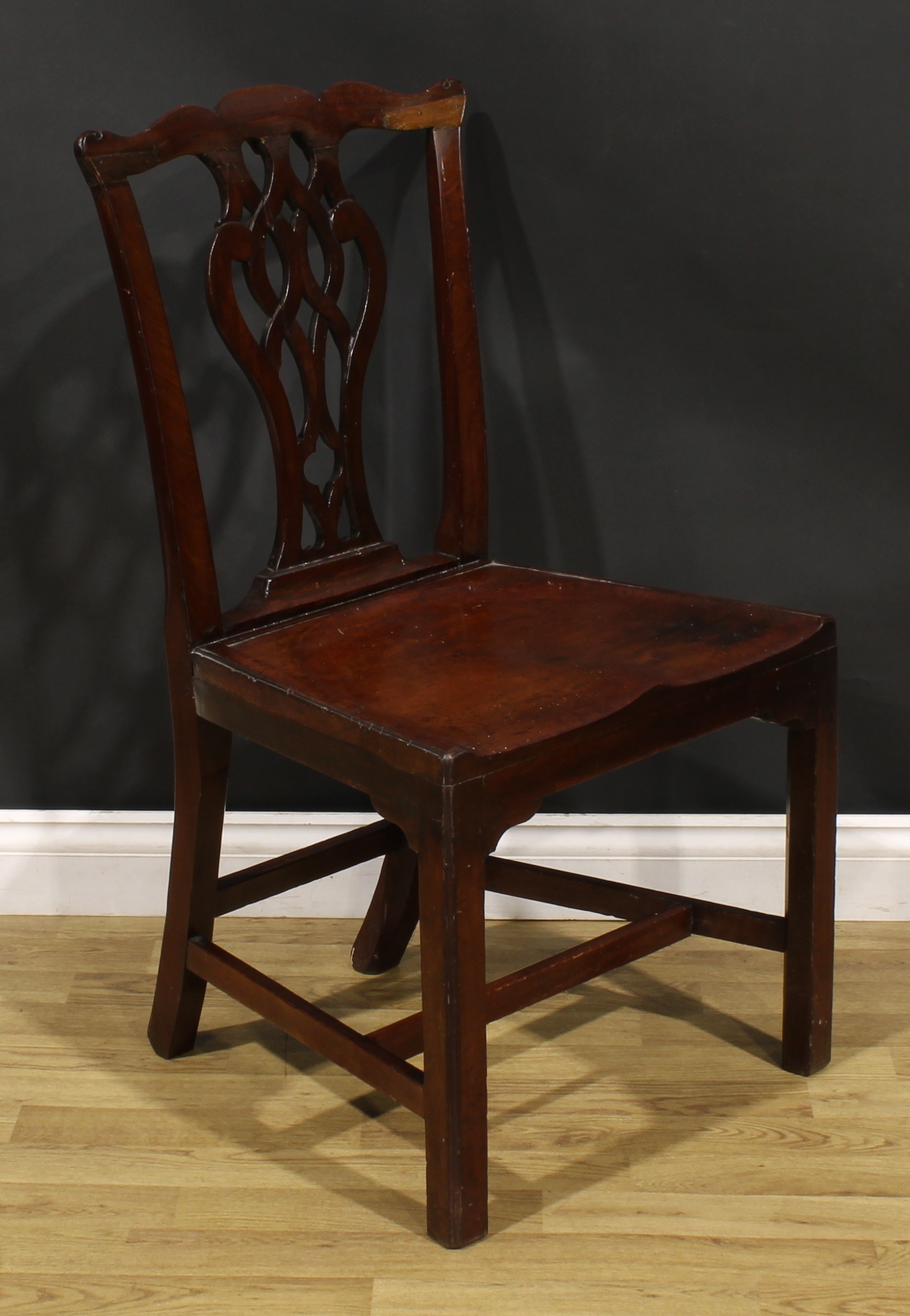 A pair of George III red walnut/mahogany hall chairs, each with Cupid’s bow cresting rail above a - Image 7 of 9