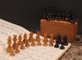 A boxwood and ebonised Staunton pattern chess set, the Kings 8.5cm high