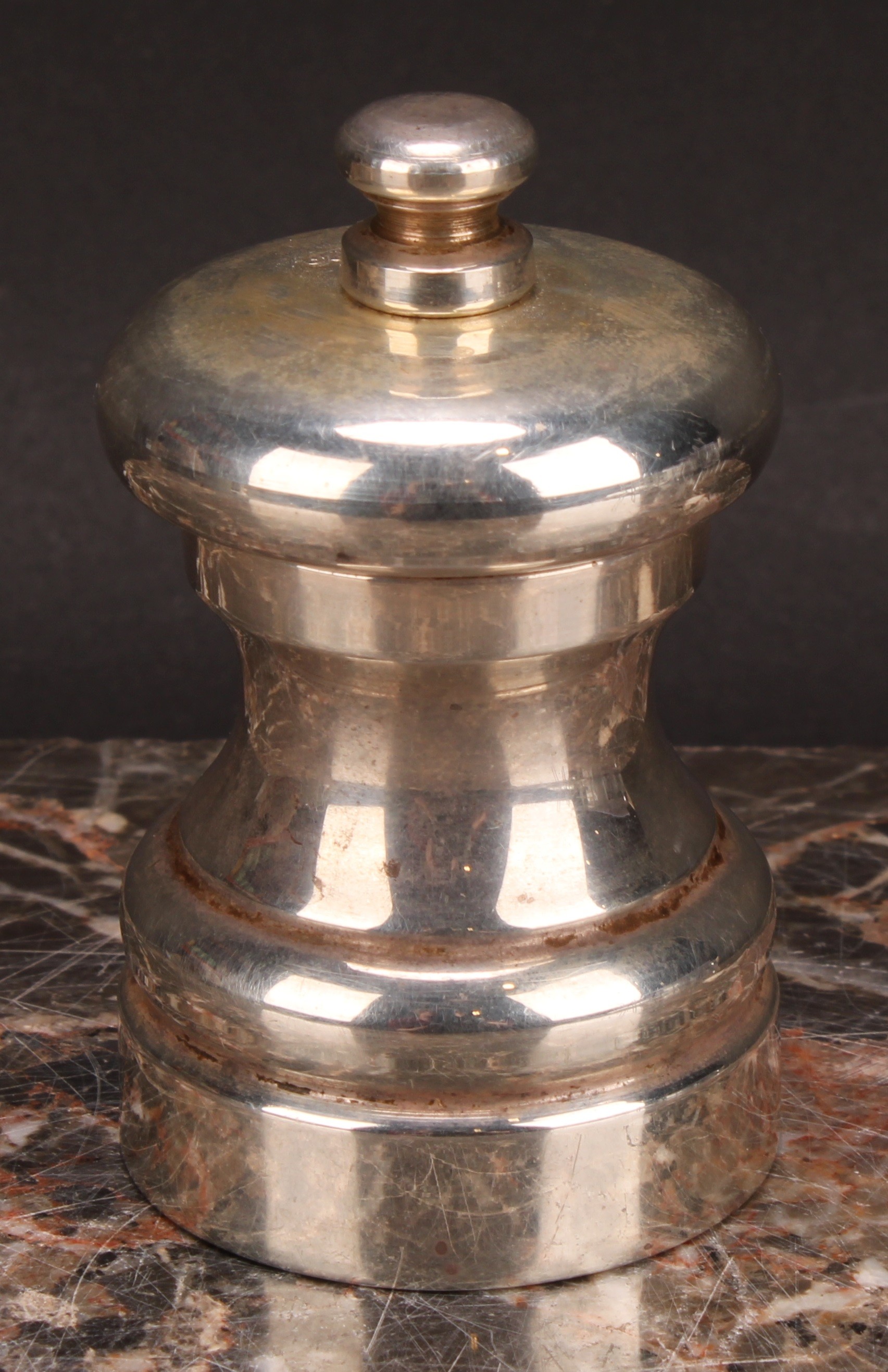 An Elizabeth II silver pepper grinder, 7cm high, London 2002 - Image 3 of 4