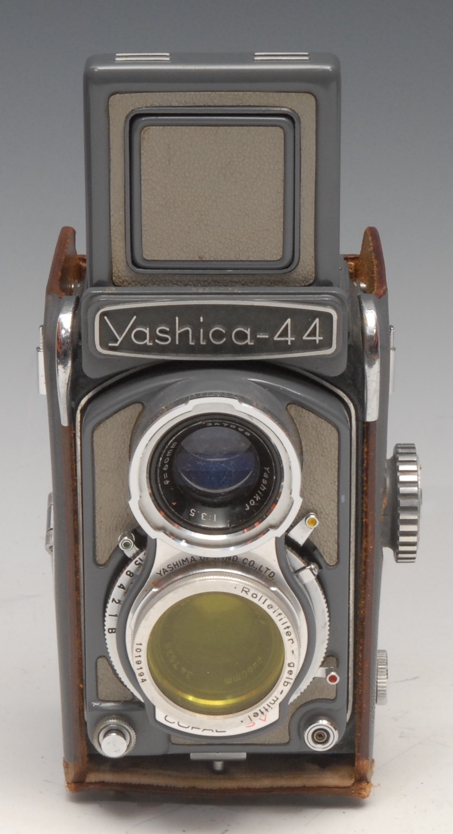 Photography - A Yashica Mat-124 G twin lens reflex camera, Yashinon f3.5 80mm lens, case, Yashinon - Image 5 of 7