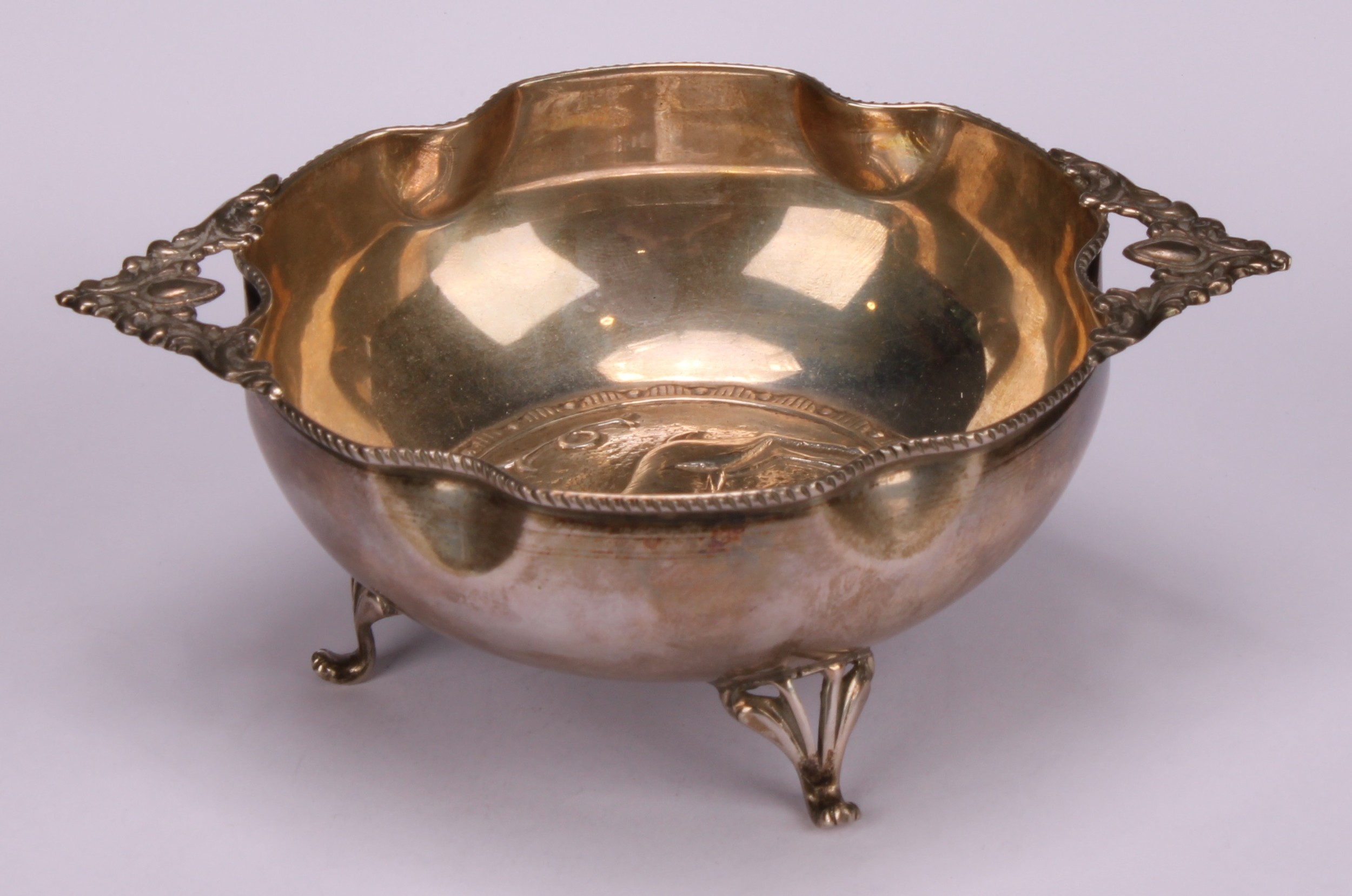 An early 20th century Continental silver two handled dish, embossed with the astrological symbols - Image 2 of 5