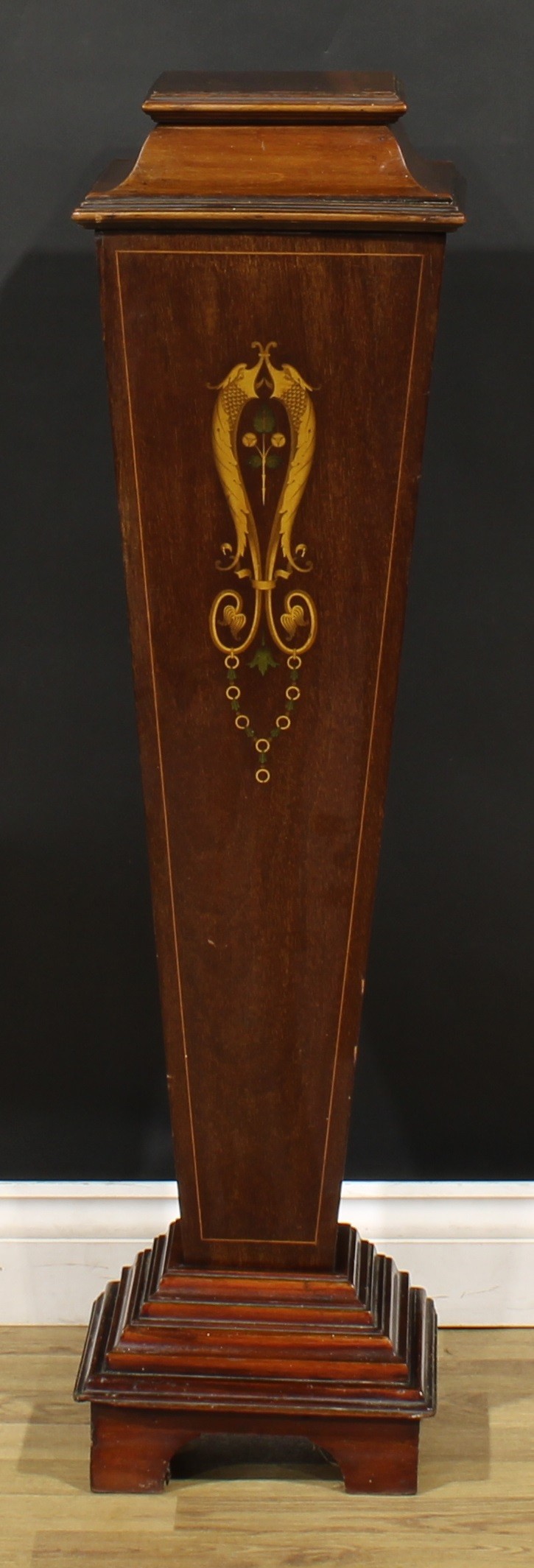 A Sheraton Revival mahogany and marquetry statuary pedestal, square plateau above a concave - Image 2 of 3