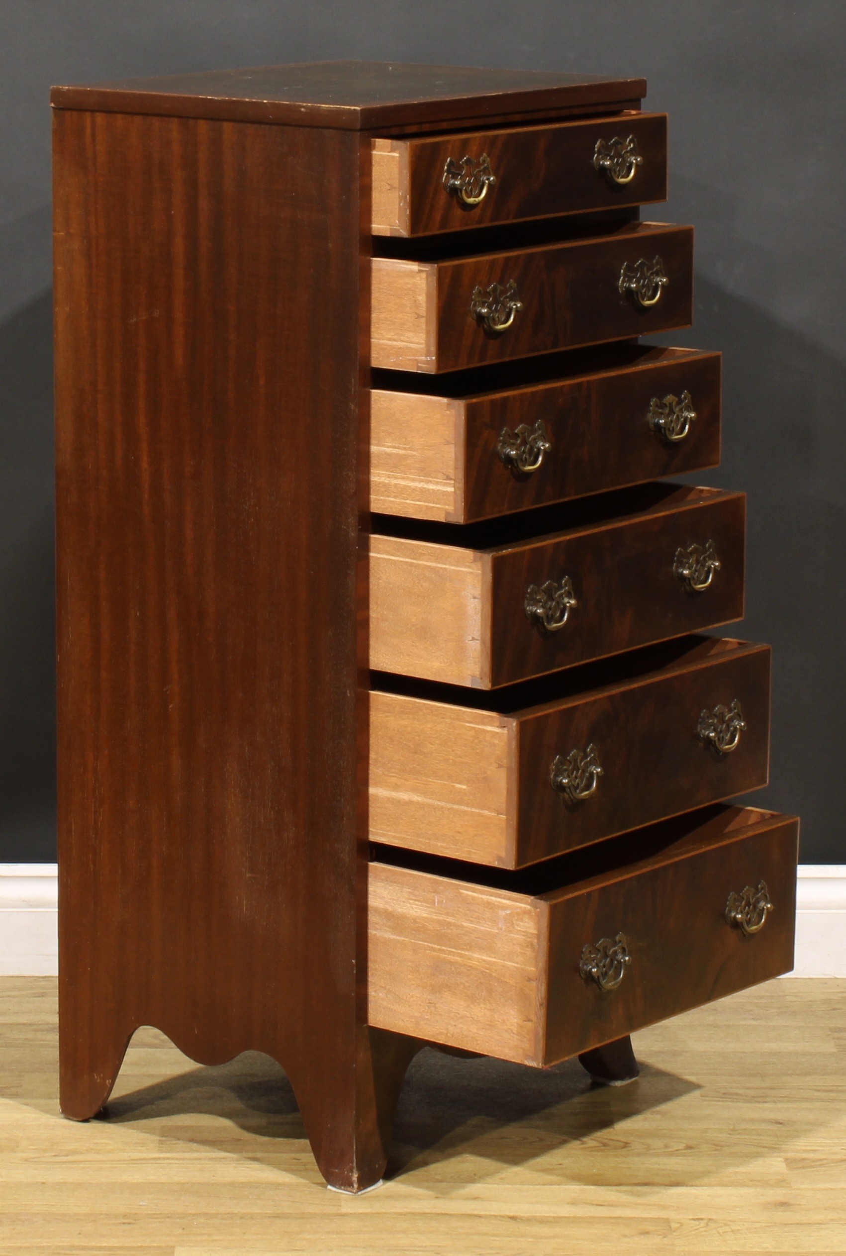 A George III style mahogany chest, of six drawers, 99cm high, 46.5cm wide, 36cm deep - Image 4 of 6