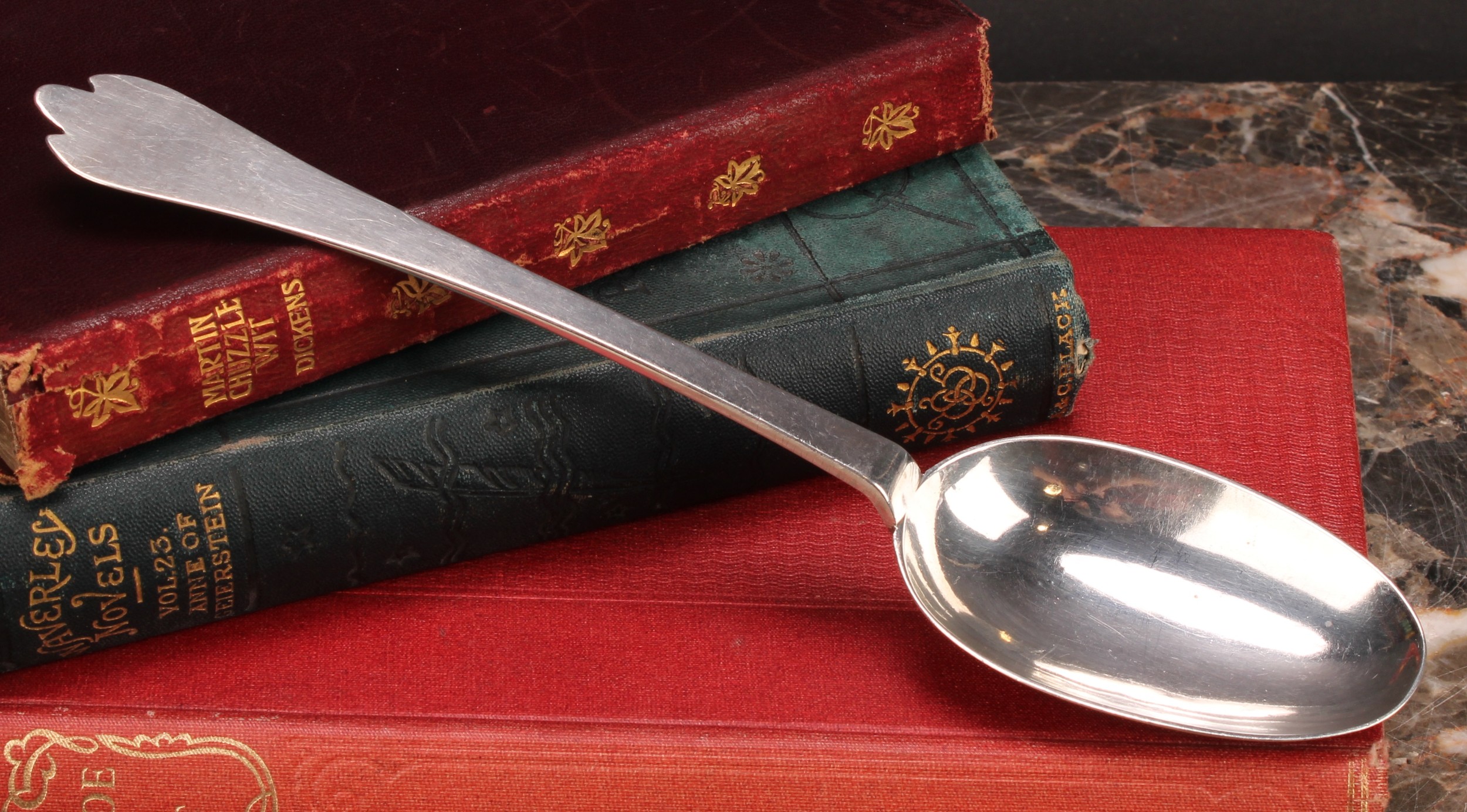 A Queen Anne Britannia silver Trefid pattern spoon, beaded rat tail bowl, 20cm long, Lawrence