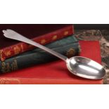 A Queen Anne Britannia silver Trefid pattern spoon, beaded rat tail bowl, 20cm long, Lawrence