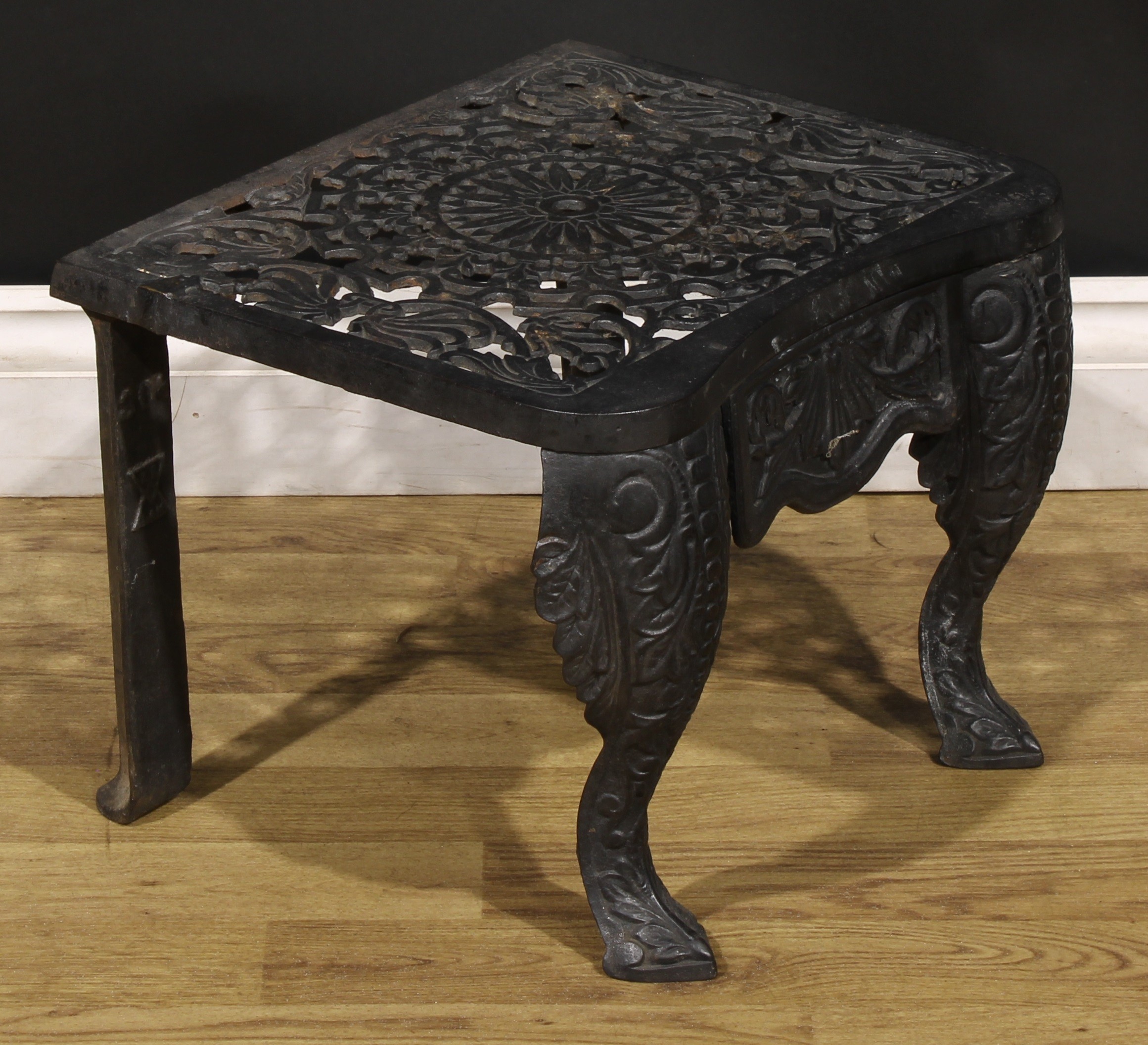 A late Victorian Aesthetic Movement cast iron footman, the plateau centred by a sunflower boss, cast - Image 2 of 2