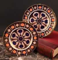 A Royal Crown Derby Imari pattern shaped circular plate, the borders moulded with acorns, 23cm