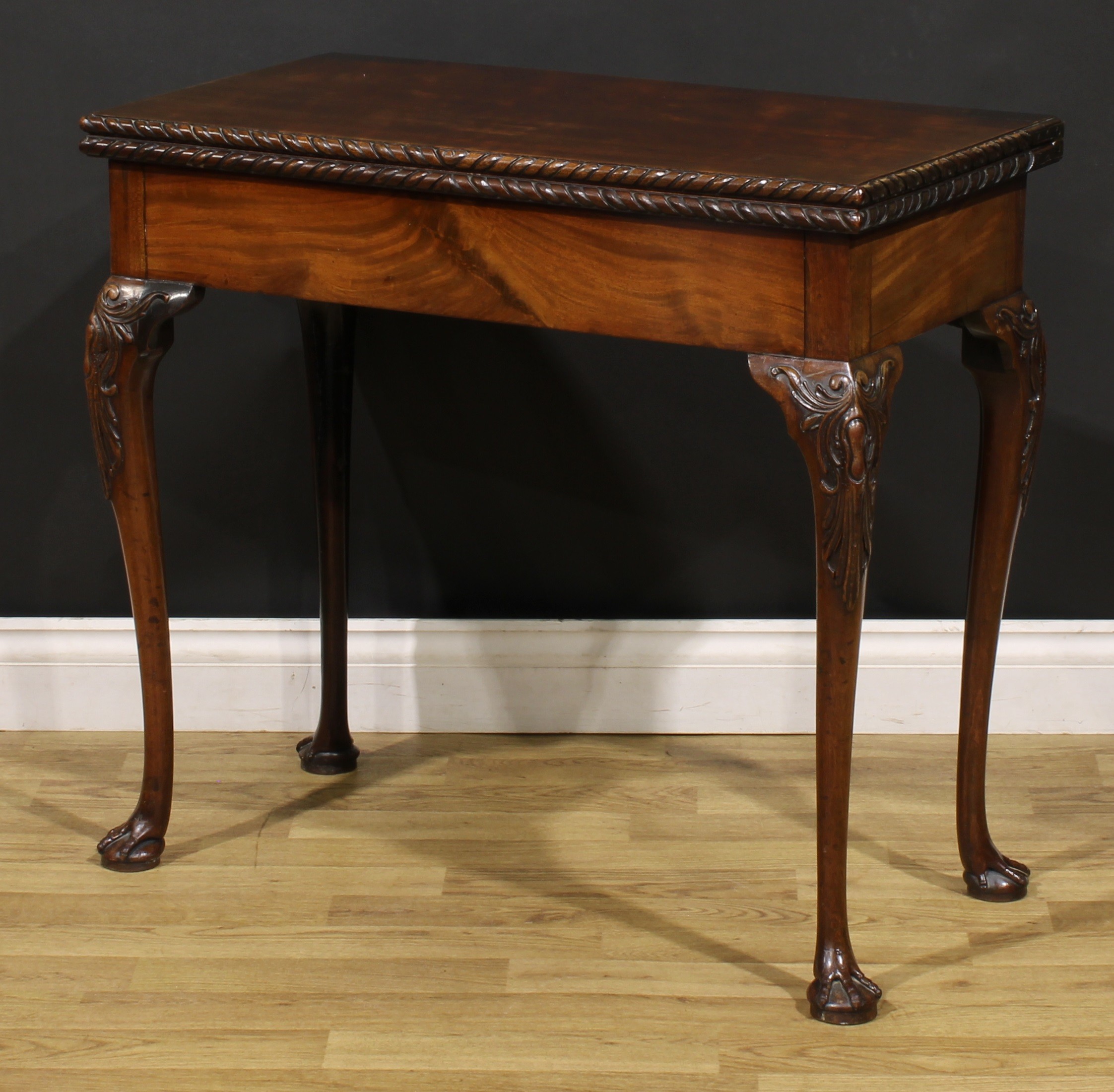 A 19th century mahogany card table, possibly Irish, hinged top with gadroon-and-ribbon edge - Image 5 of 6