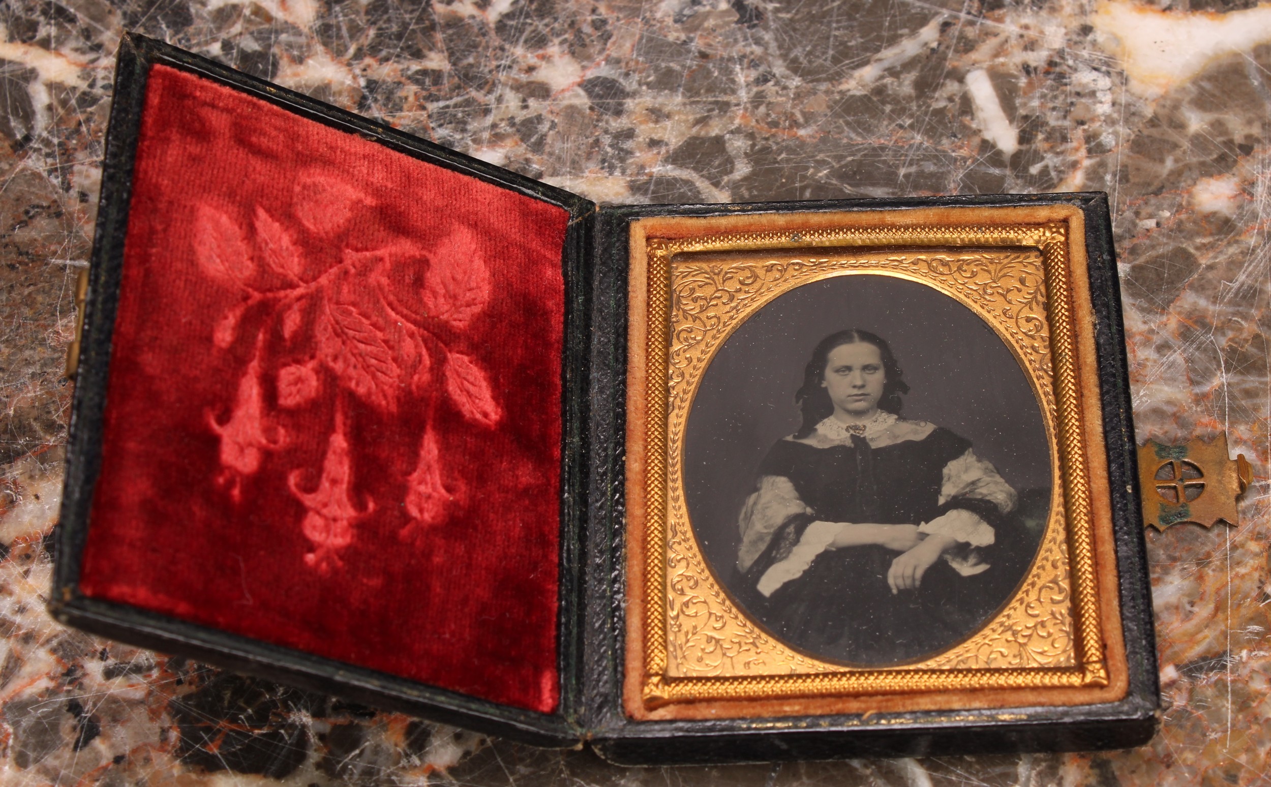 Photography - a 19th century ambrotype photograph on glass, of a lady, red Morocco case, 9cm long, - Image 4 of 9