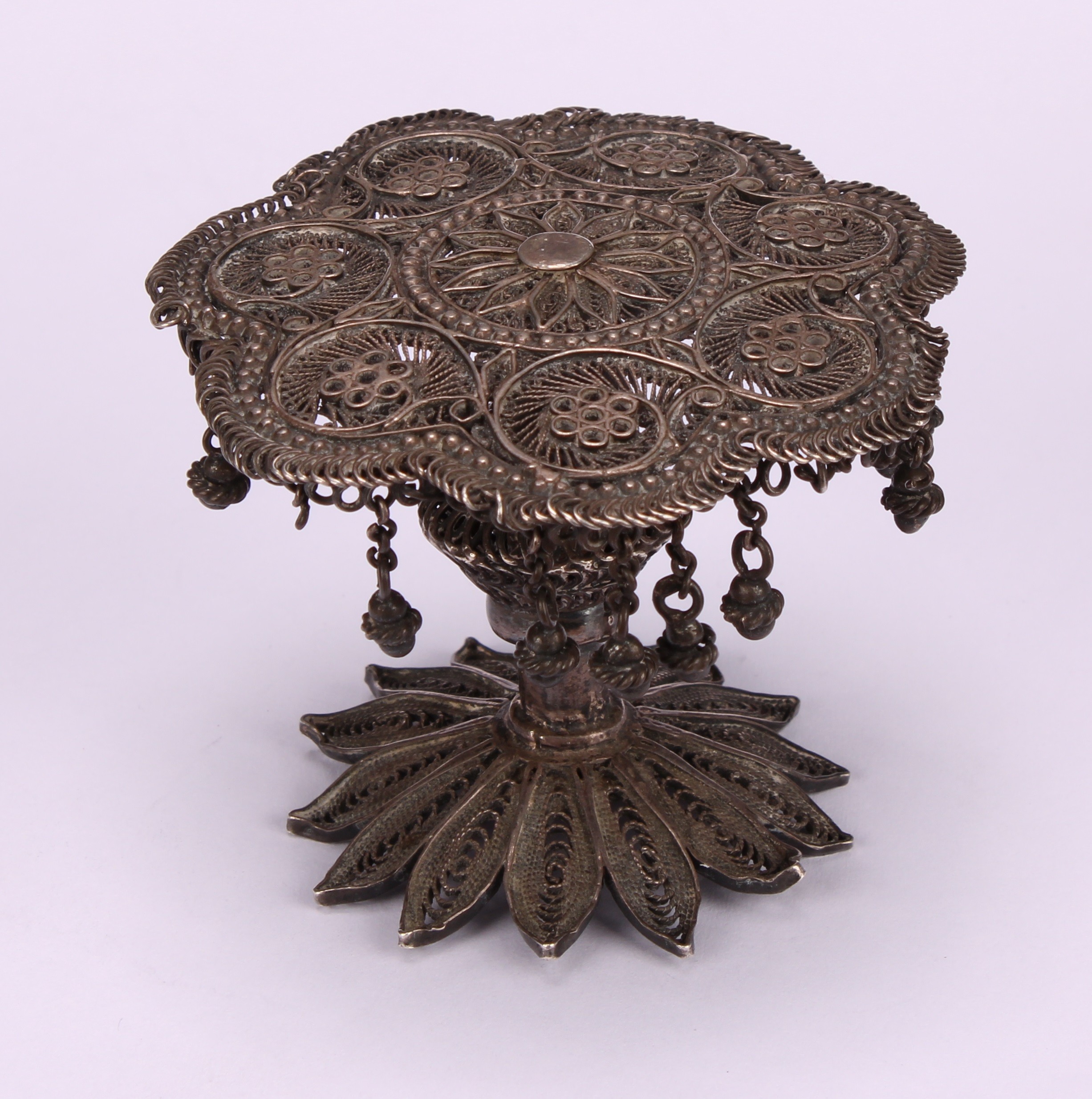 A Continental silver filigree novelty miniature table, possibly Maltese, 7cm diam, 19th century - Image 2 of 3