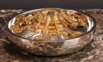 Christopher Nigel Lawrence (Bn.1936) - an Elizabeth II silver and silver-gilt rose bowl, 14cm