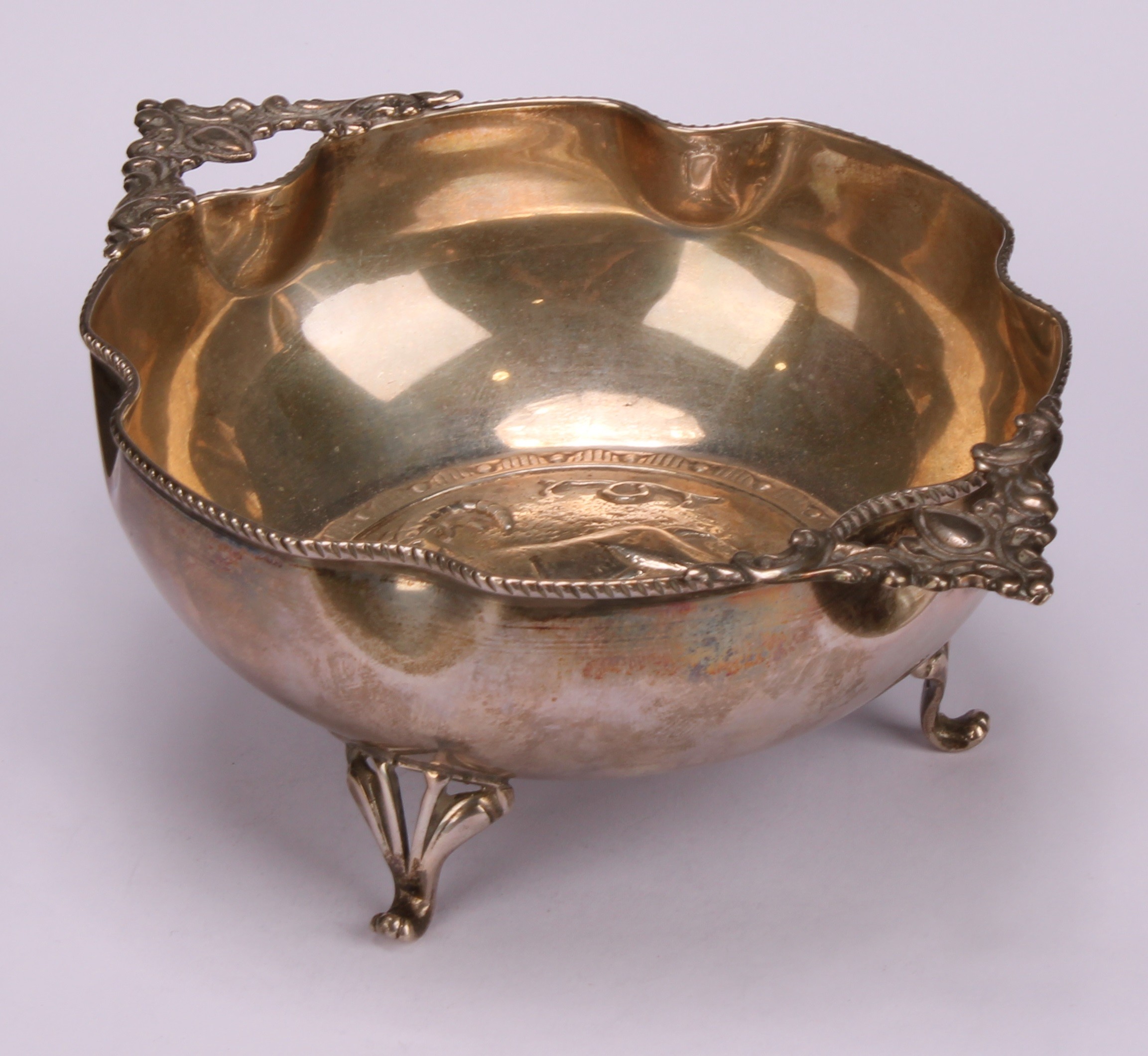 An early 20th century Continental silver two handled dish, embossed with the astrological symbols - Image 3 of 5