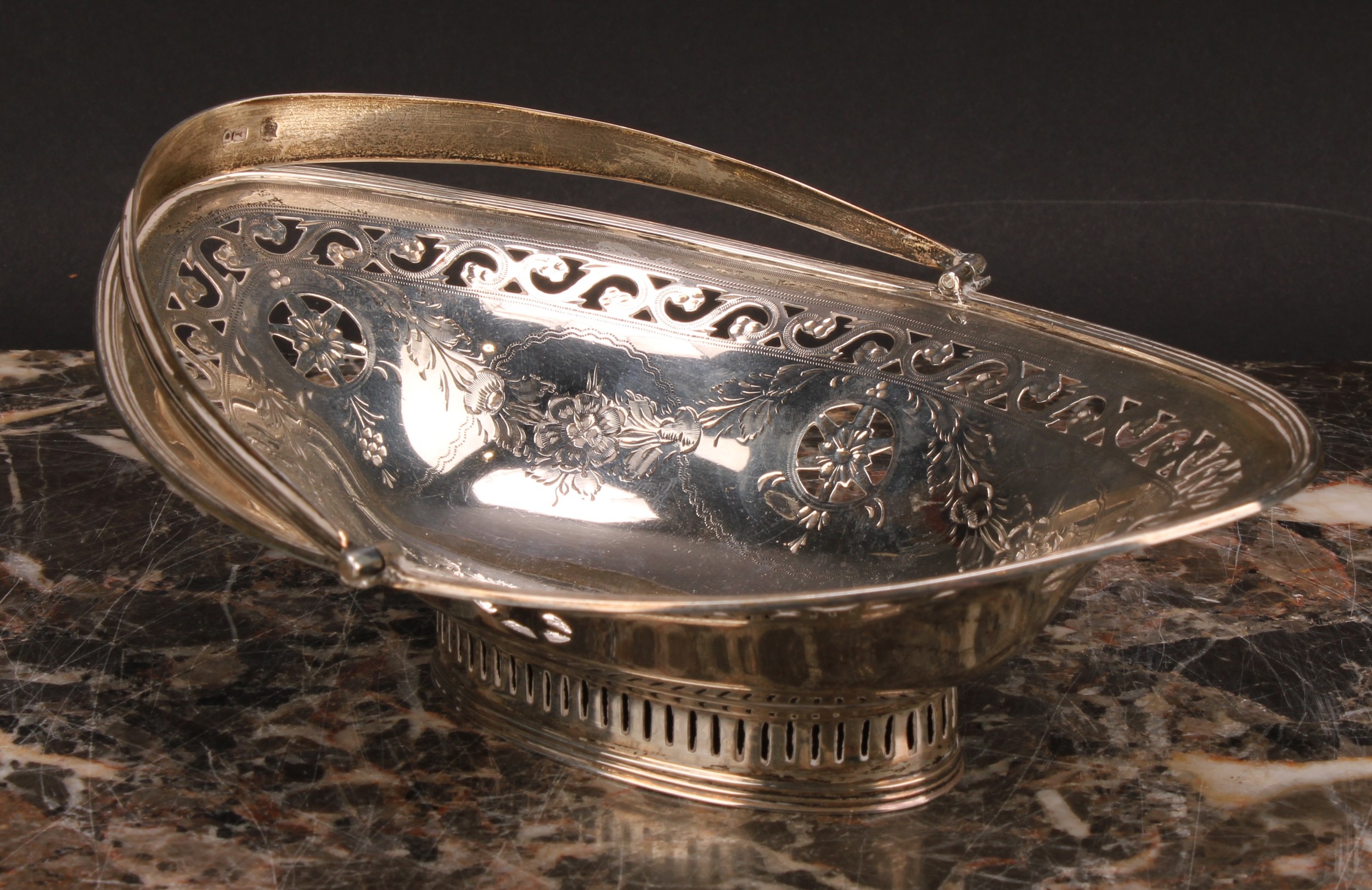 An Edwardian silver navette shaped swing-handled sweetmeat dish, pierced and bright-cut engraved - Image 4 of 5