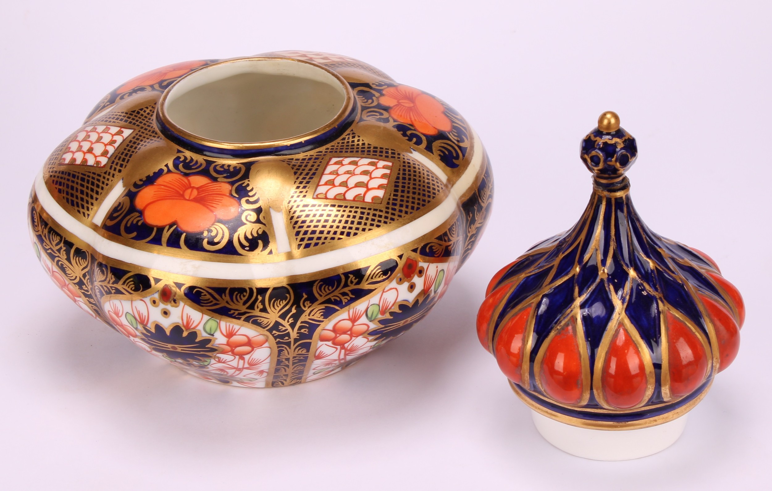 An associated pair of Royal Crown Derby 1128 Imari pattern lobed ovoid vases and covers, of - Image 7 of 11
