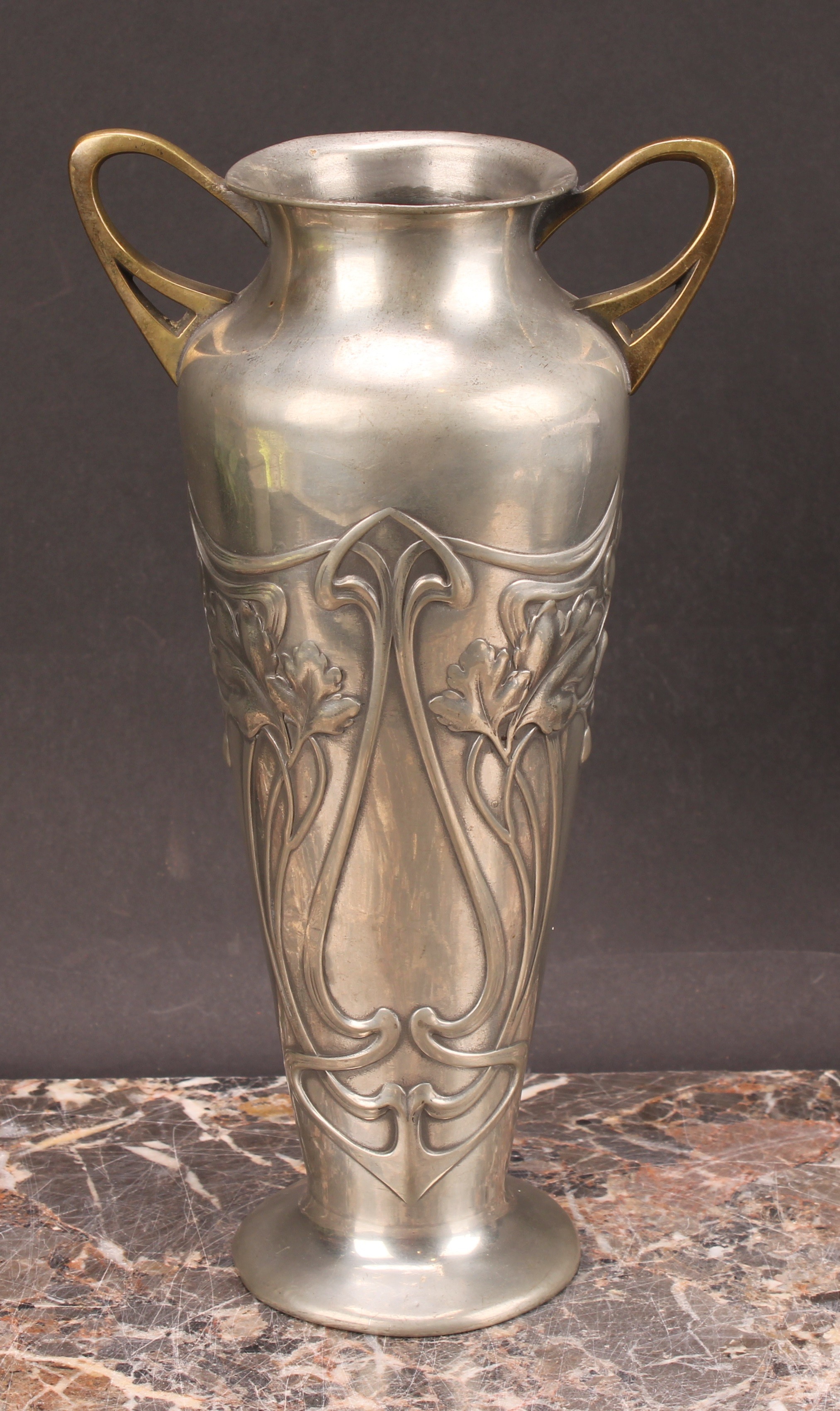 A WMF Art Nouveau ovoid vase, typically decorated with leaves on sinuous stems, 24.5cm high, ostrich - Bild 2 aus 4