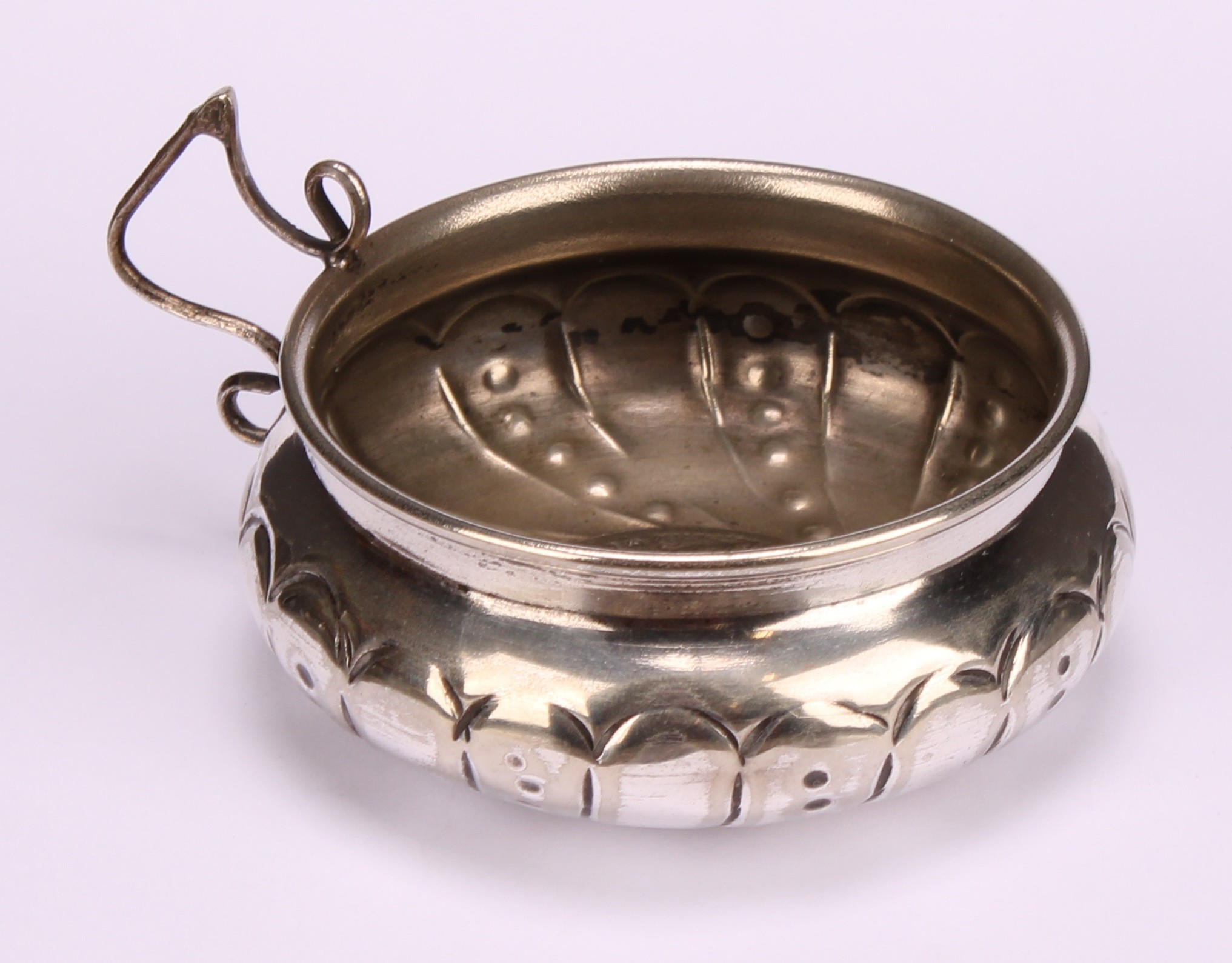 A 19th century Spanish silver wine taster, set with a Charles IV coin, 7cm diam, 54g - Image 3 of 4