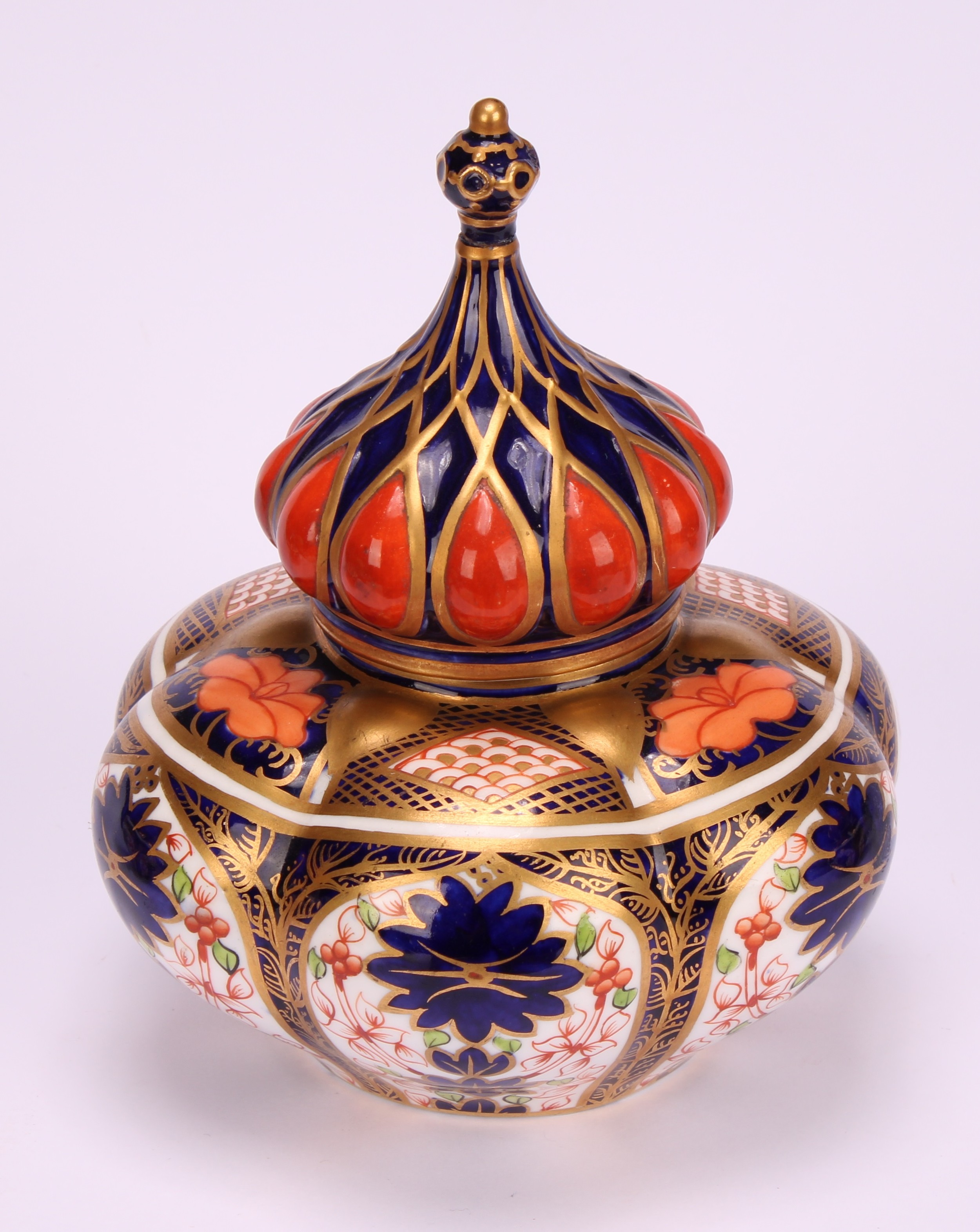 An associated pair of Royal Crown Derby 1128 Imari pattern lobed ovoid vases and covers, of - Image 9 of 11