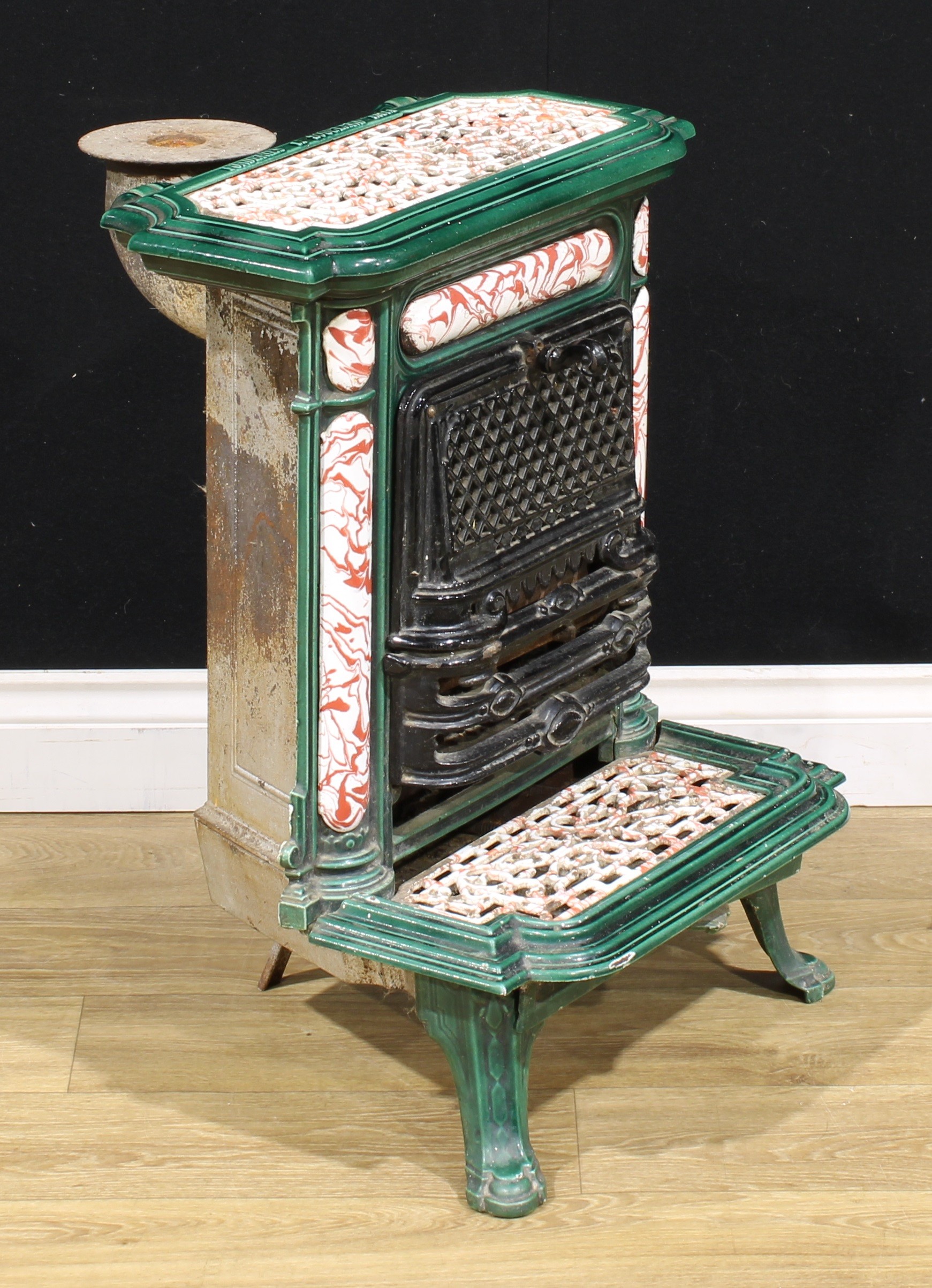 An early 20th century French enamelled cast iron stove, by Fonderies de Sougland, Aisne, 67cm - Image 3 of 3