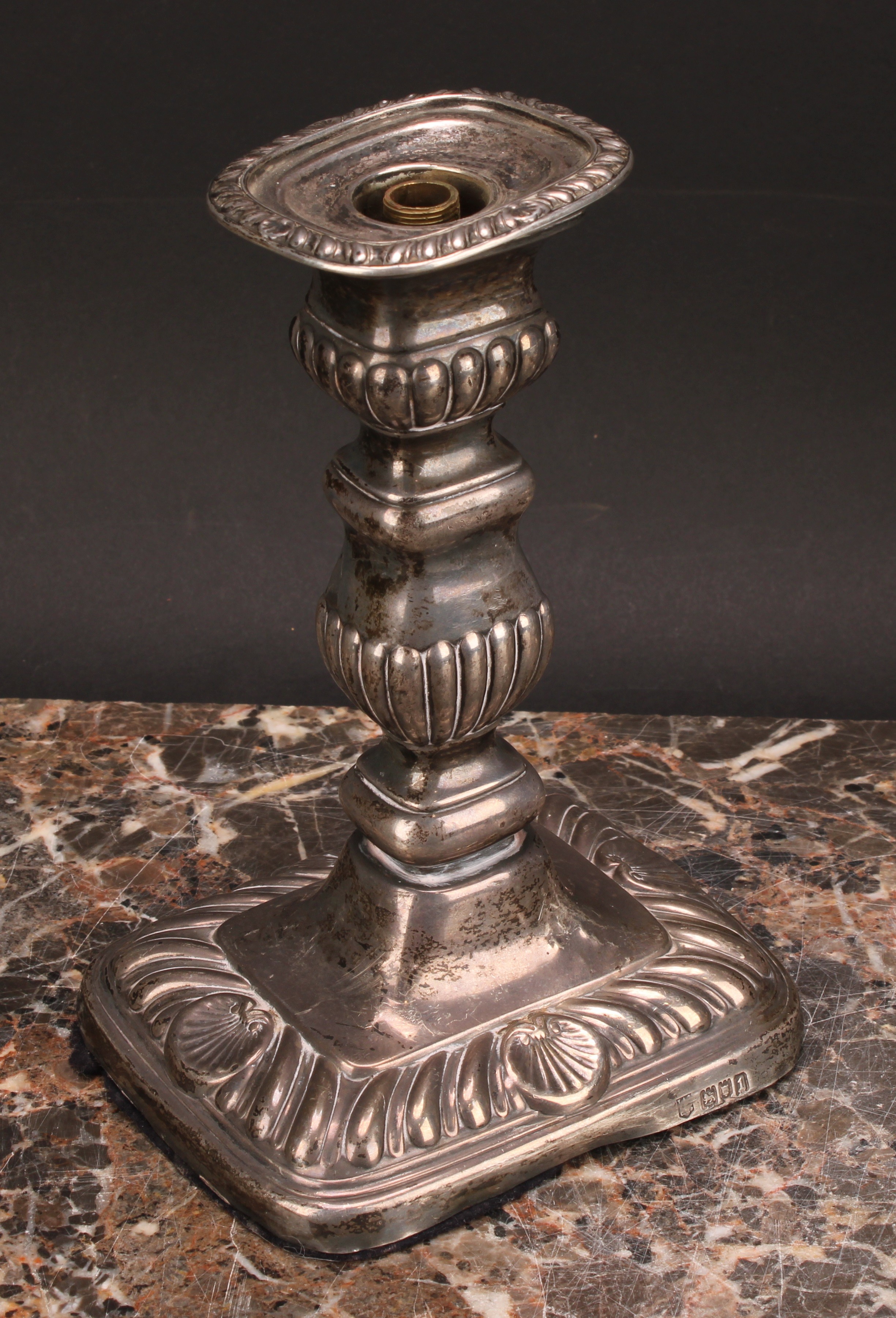 A pair of Edwardian silver rounded rectangular candlesticks, fluted borders, shells to bases, 18cm - Image 3 of 6