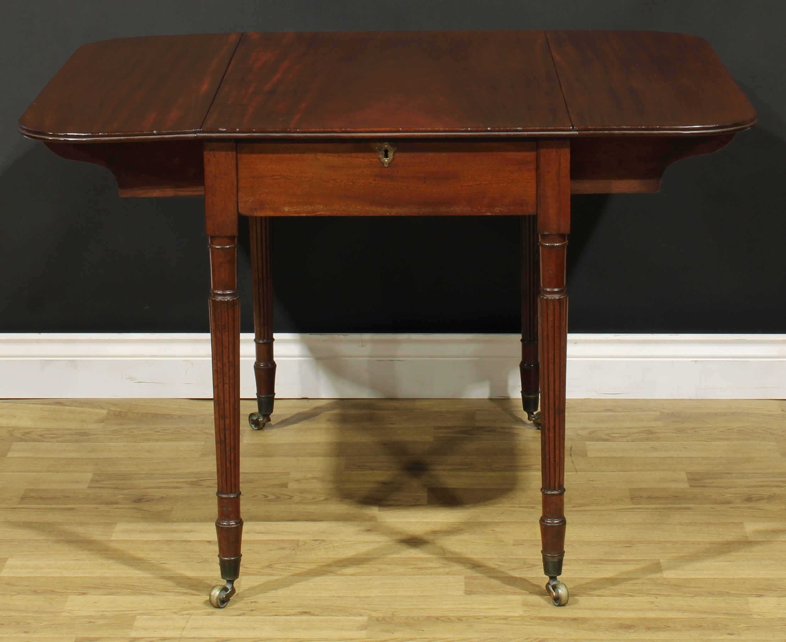 A 19th century mahogany Pembroke table, in the manner of Gillows of Lancaster and London, rounded - Image 3 of 7