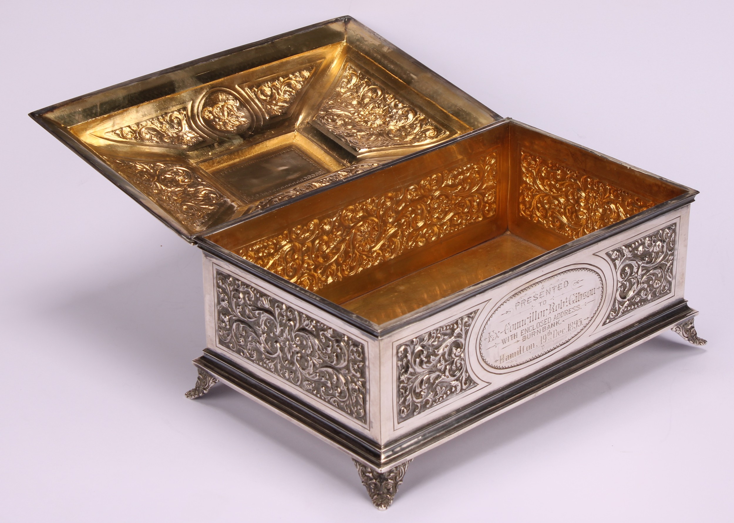 A Victorian Scottish silver rectangular freedom type casket, hinged cover with heraldic finial, - Bild 4 aus 5