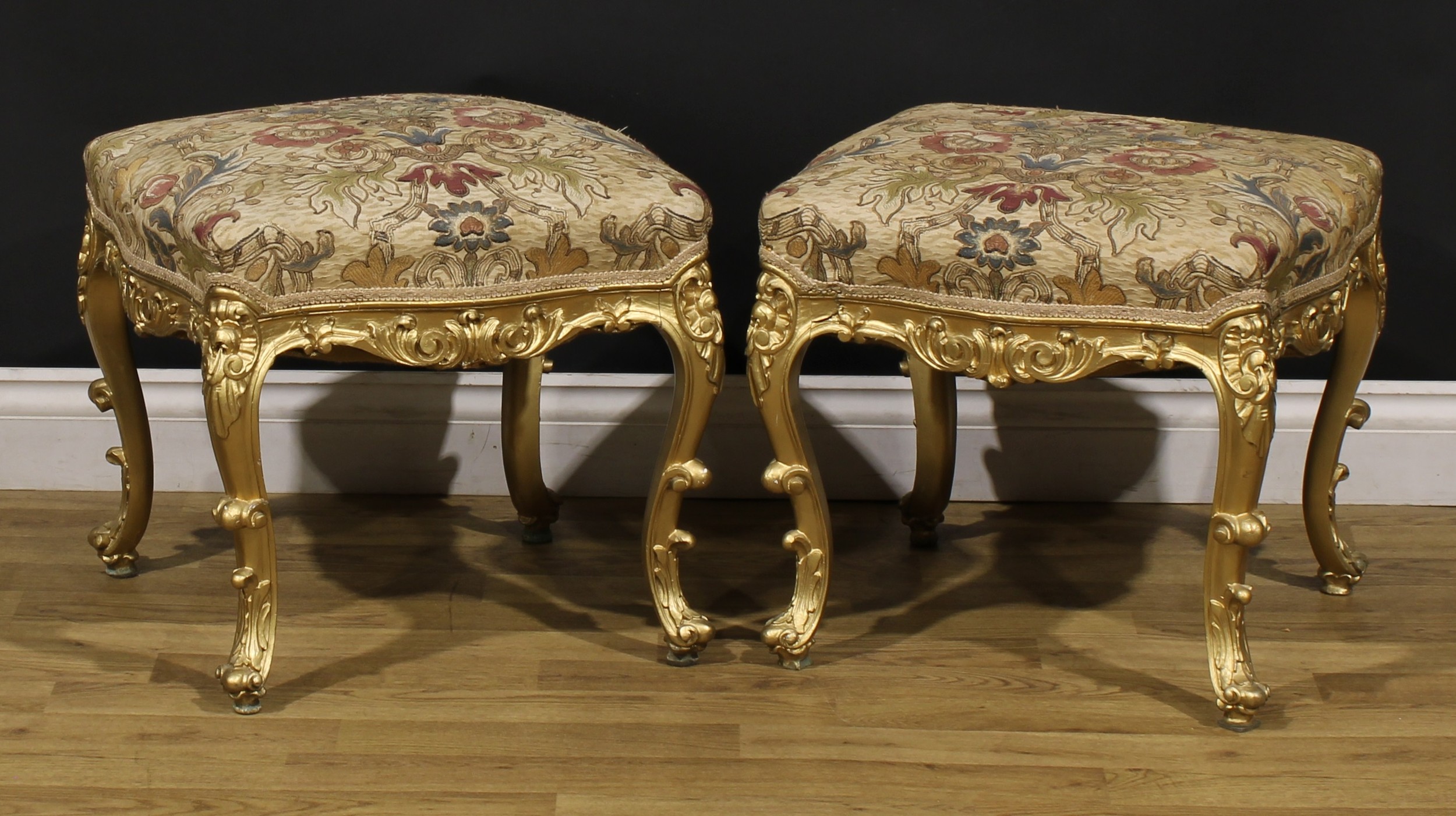 A Italian Rococo Revival giltwood drawing room suite, comprising a pair of window seats and a pair - Image 4 of 5