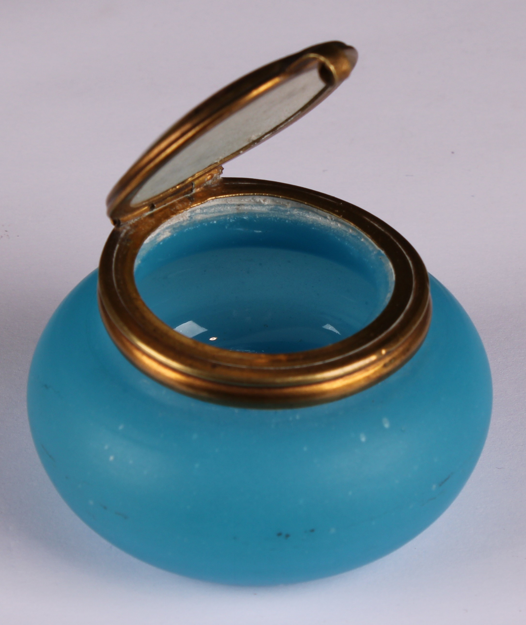 The Great Exhibition - a Palais Royal type blue glass circular box, the hinged cover decorated i - Image 4 of 5