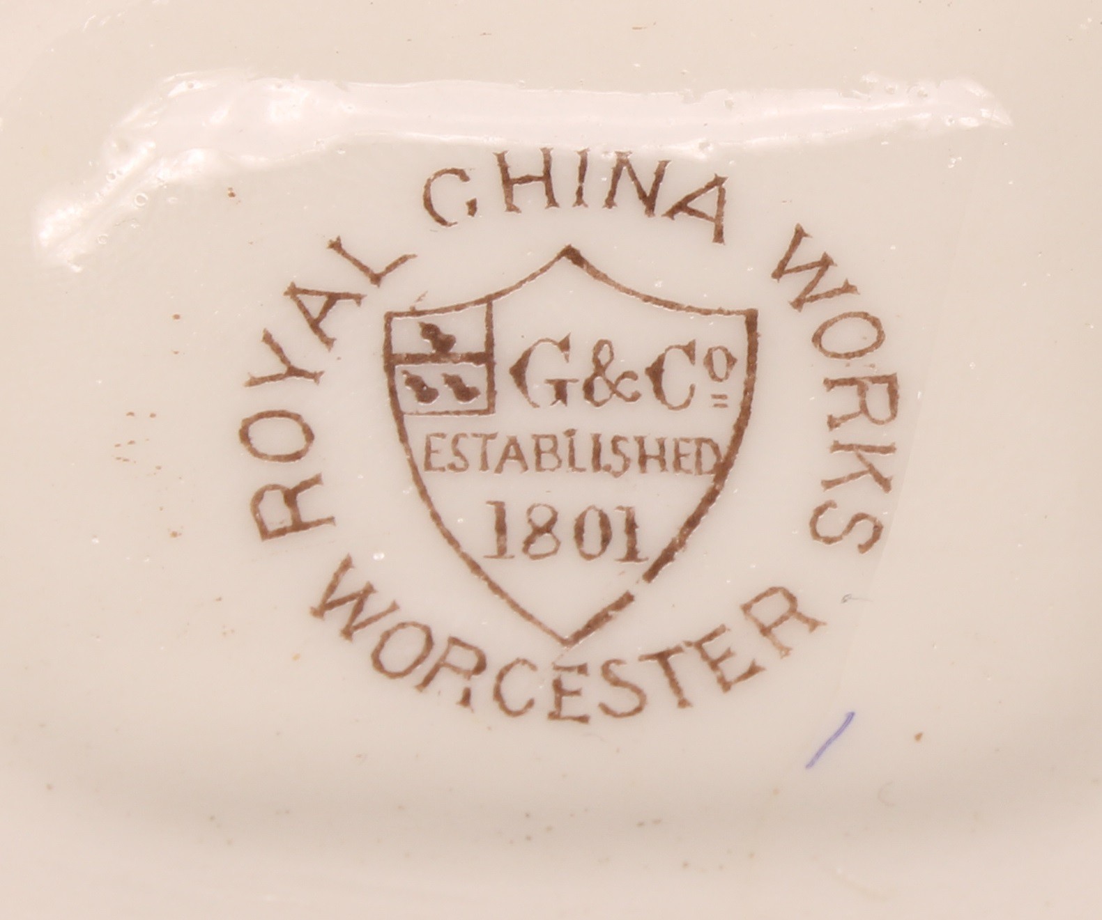 A Graingers Worcester reticulated two handled shaped rectangular box and cover, gilt line borders, - Image 5 of 6