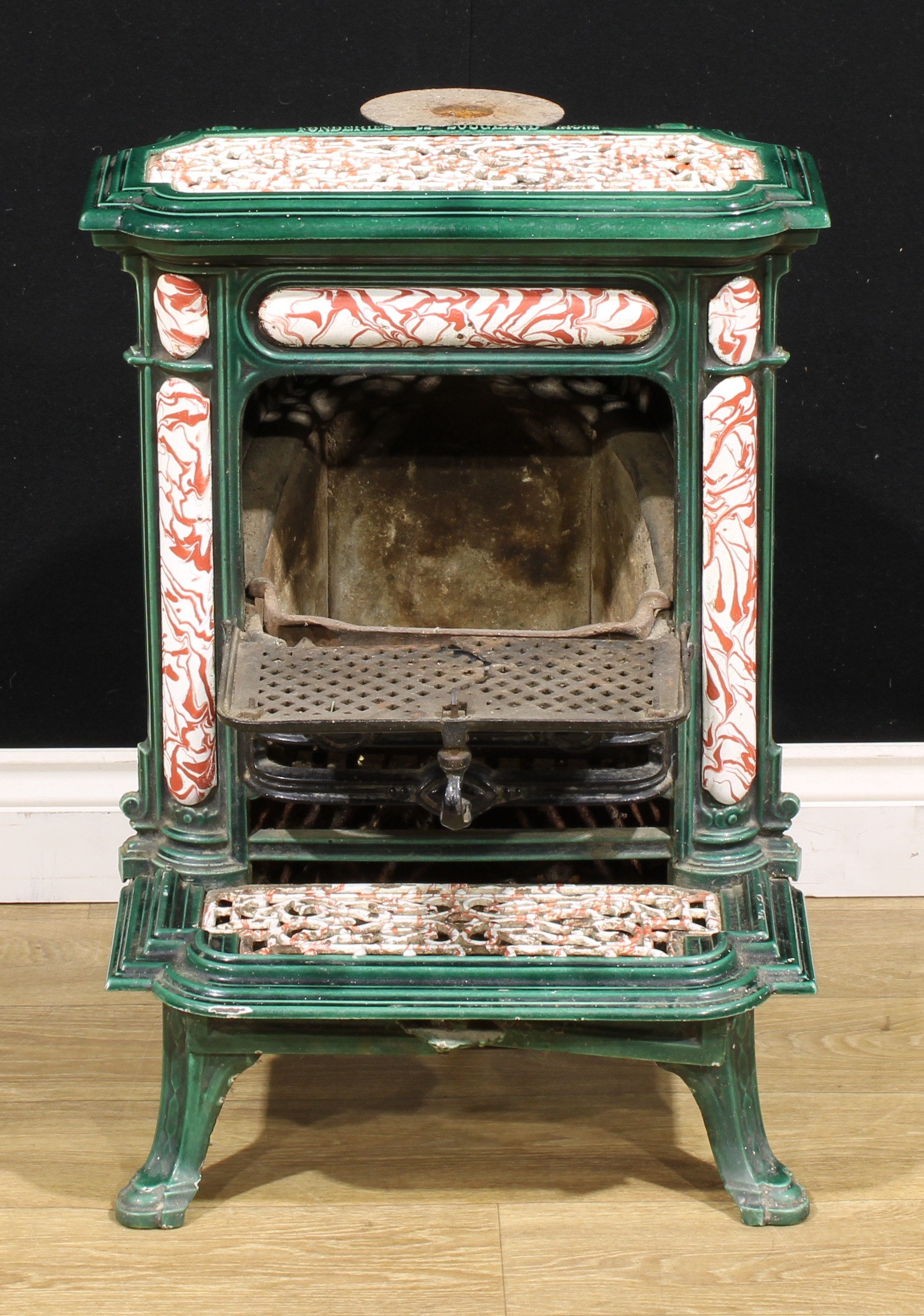 An early 20th century French enamelled cast iron stove, by Fonderies de Sougland, Aisne, 67cm - Image 2 of 3