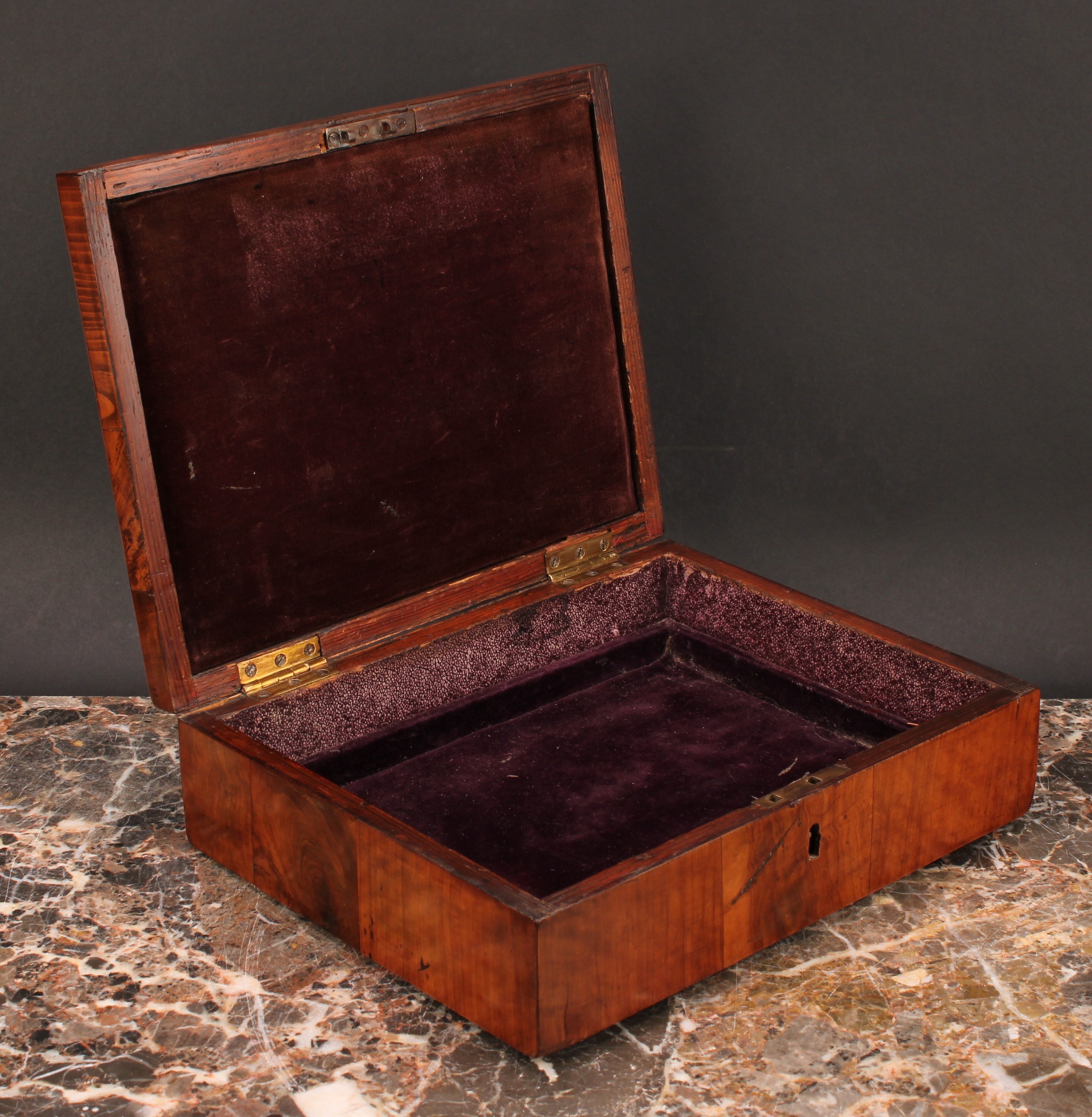 An 18th century laburnum oyster veneer rectangular lace box, hinged cover, 25.5cm wide - Image 4 of 4