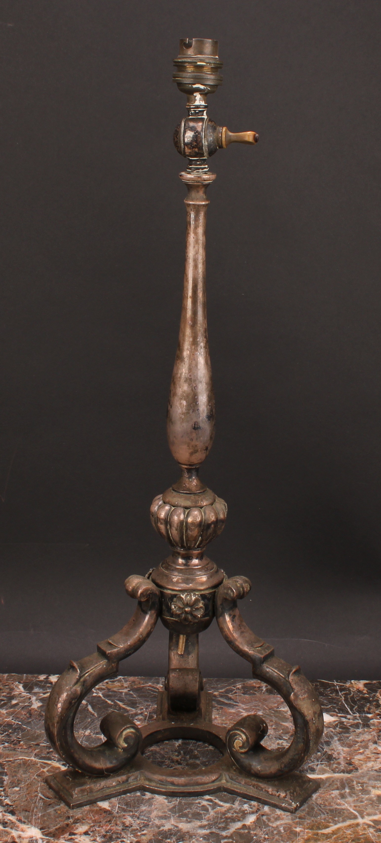 An early 20th century silver plated pullman lamp, designed for a railway carriage, articulated - Image 2 of 3