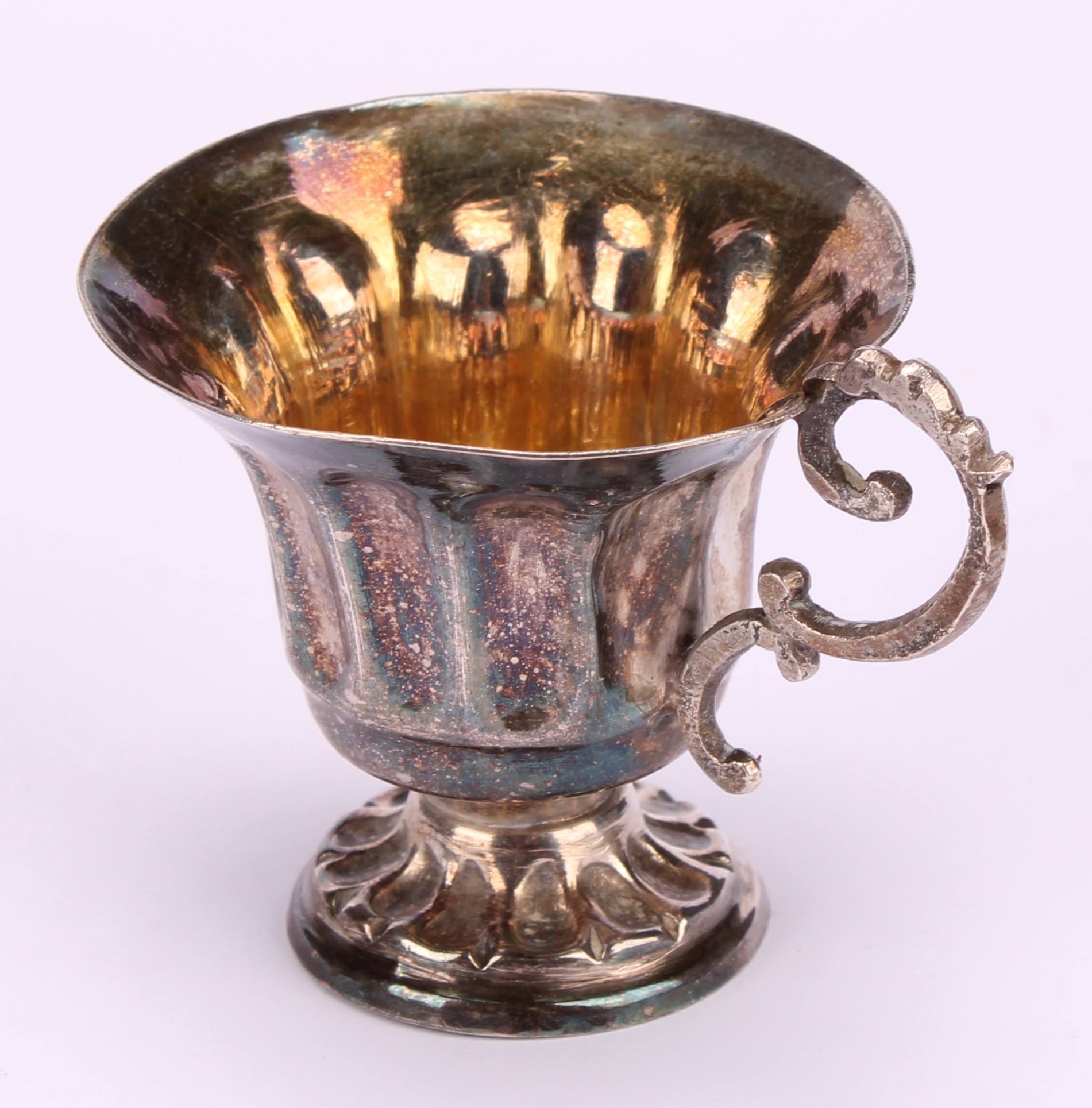 A set of twelve Italian silver fluted bell shaped pedestal grappa cups, double-scroll handles, 4.5cm - Image 5 of 6