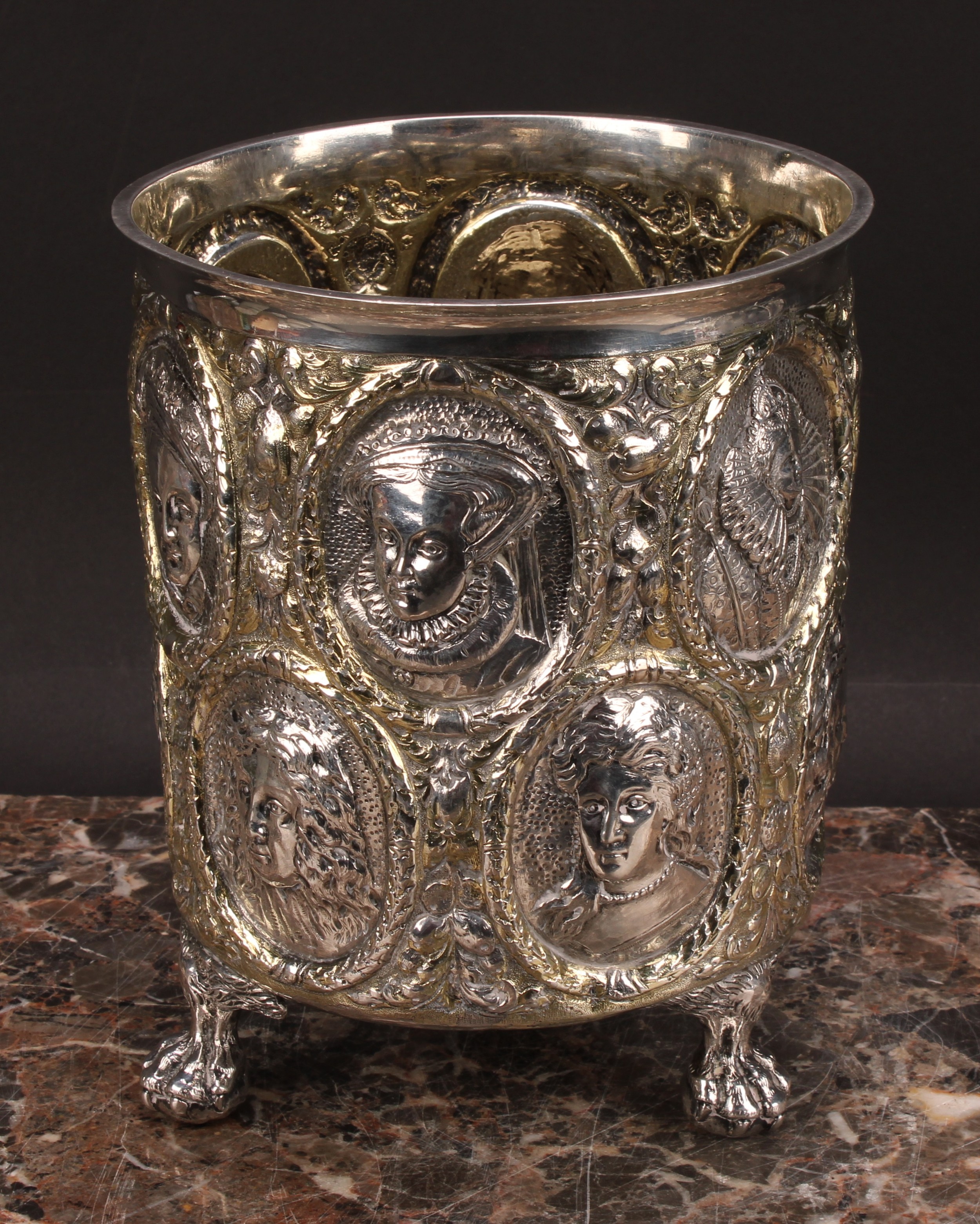 A large 17th/early 18th century German parcel-gilt silver beaker, chased as a Renaissance portrait - Image 2 of 6